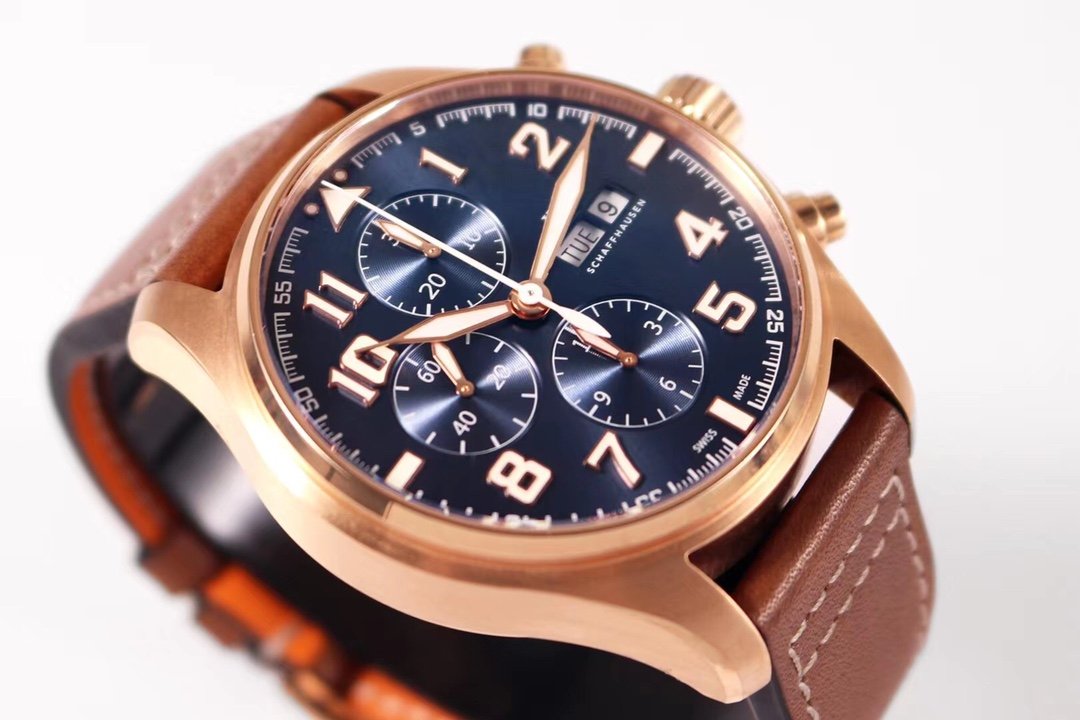 PILOT DAY-DATE CHRONOGRAPH RED GOLD BLUE DIAL