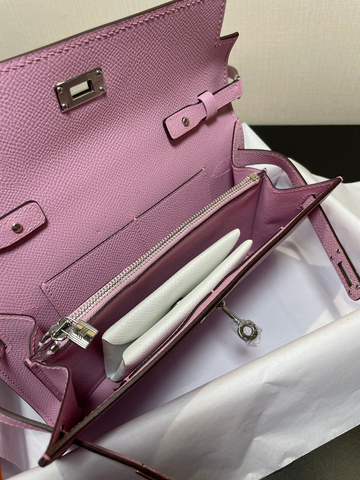 kelly to go wallet 20.5 light pink epsom silver hardware