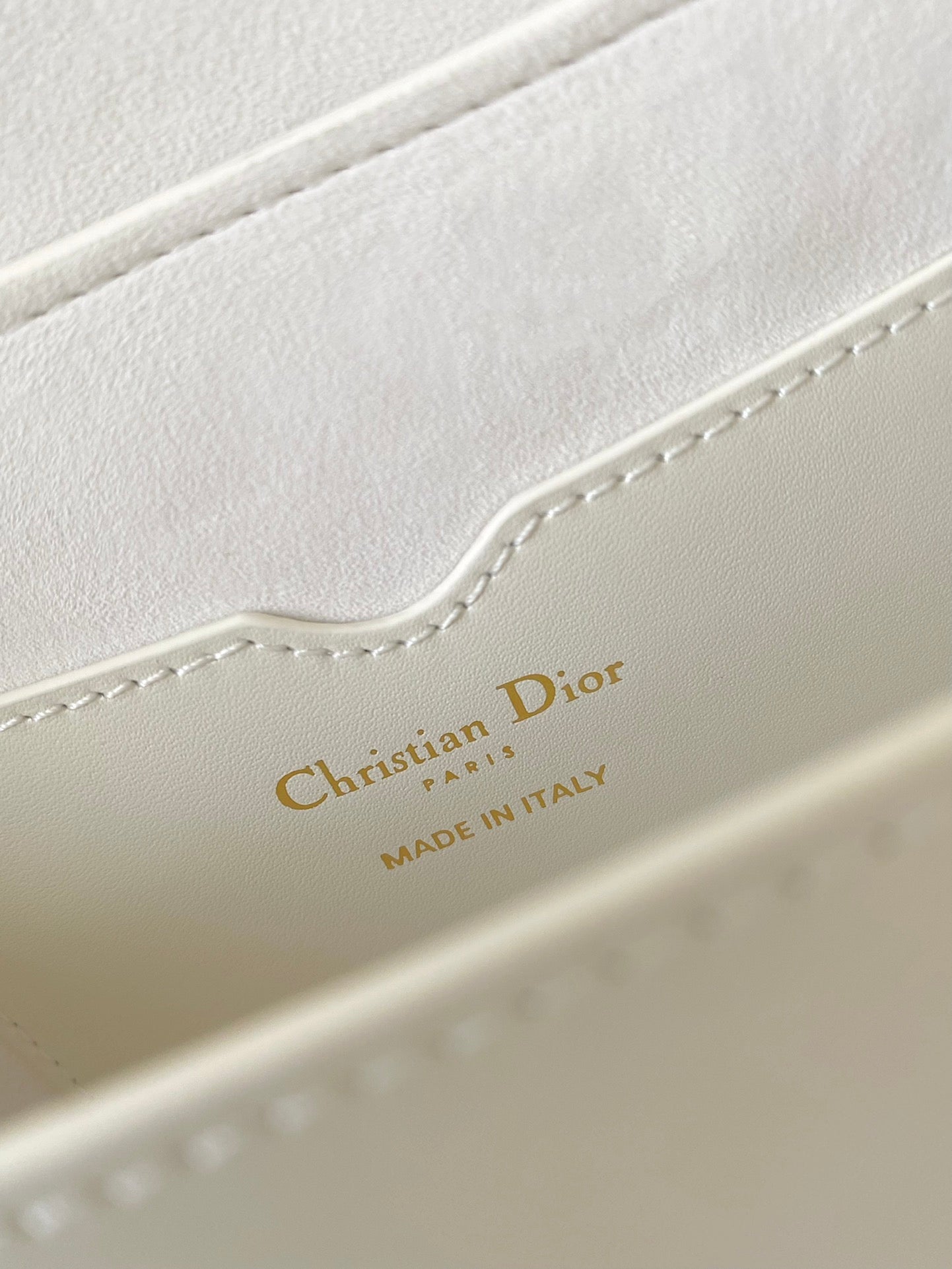 medium cd east west bobby 22cm white calfskin ghw