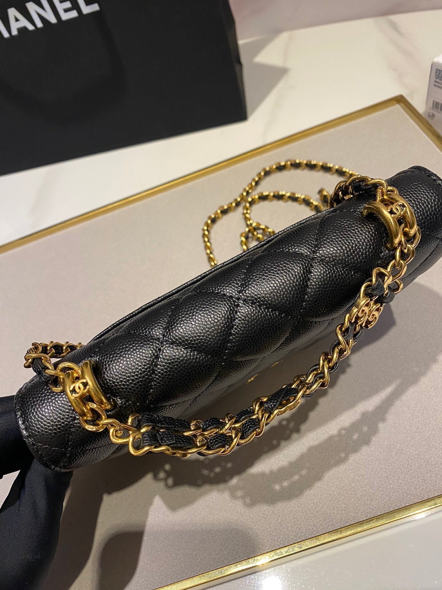 CC 24K Woc 19cm Black Grained Calfskin Gold Hardware