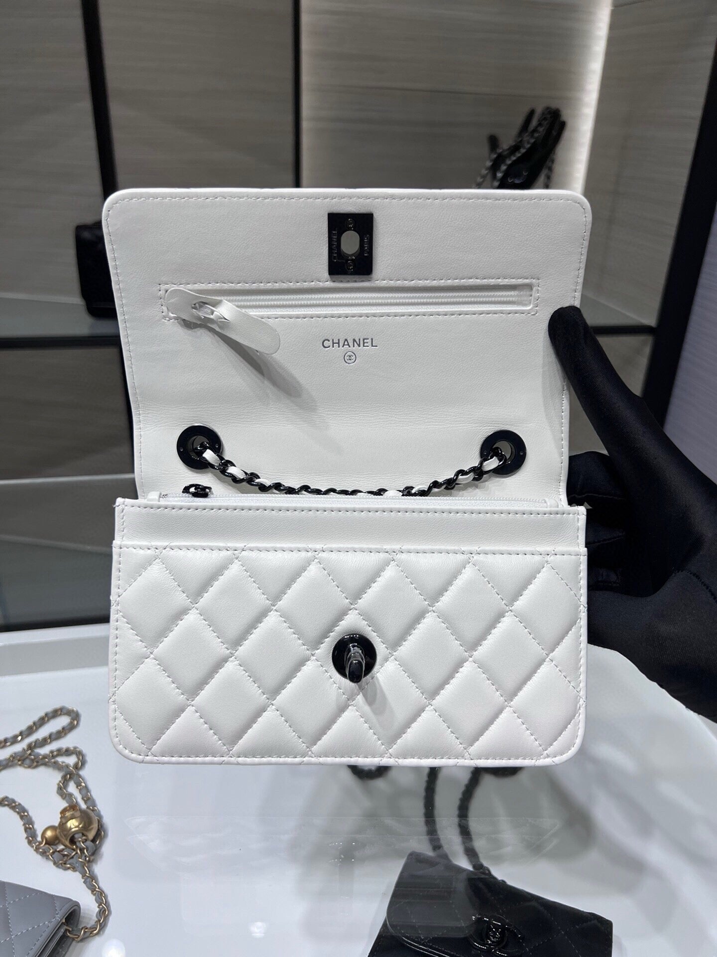 CC WOC 19 WHITE LAMBSKIN BLACK HARDWARE