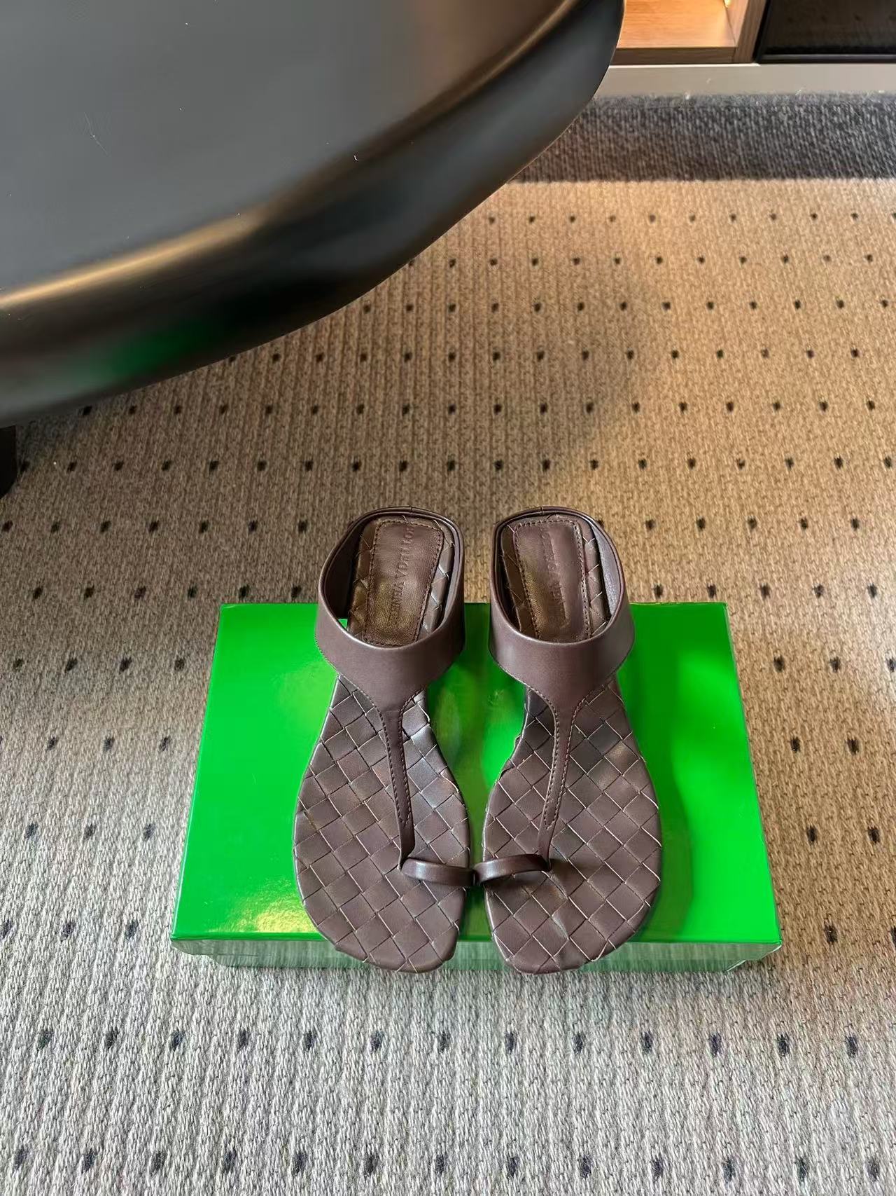 Bottega Veneta 2026 Heeled Thong Sandal 40mm Nappa Leather