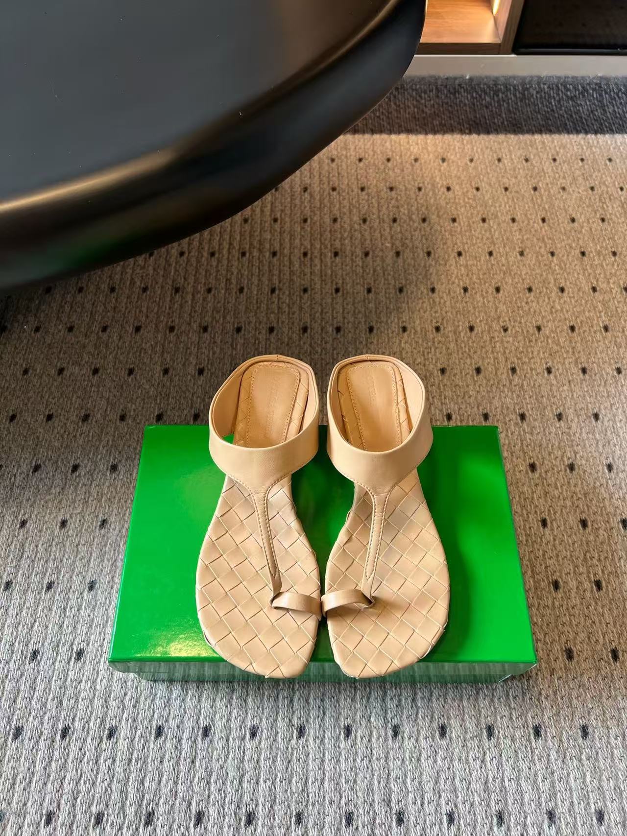 Bottega Veneta 2026 Heeled Thong Sandal 40mm Nappa Leather