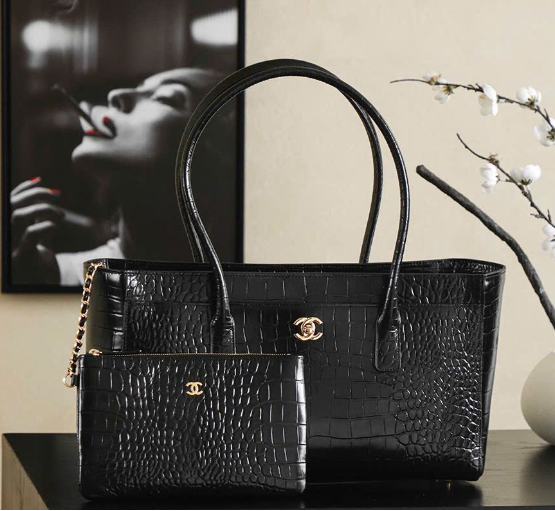 Chanel 25 Crocodile-embossed 40cm Bag Black Cowhide 322959