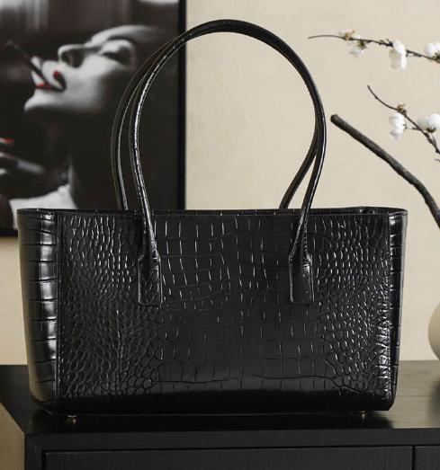 Chanel 25 Crocodile-embossed 40cm Bag Black Cowhide 322959