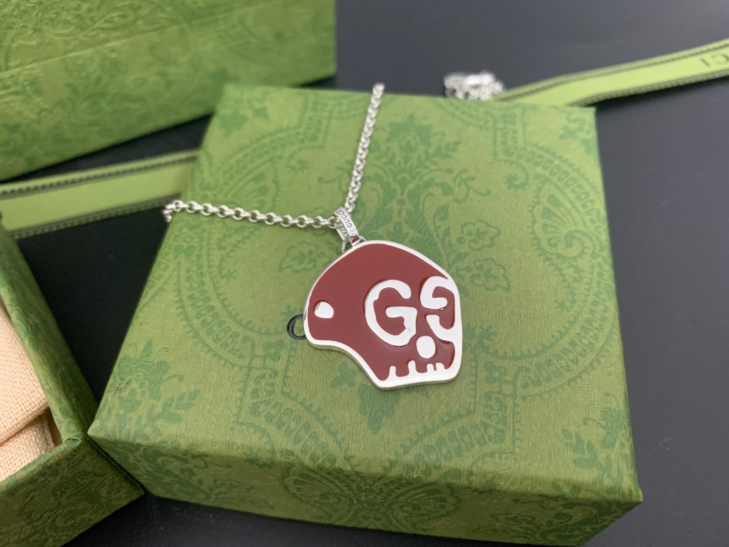 GG SKULL RED ENAMEL NECKLACE