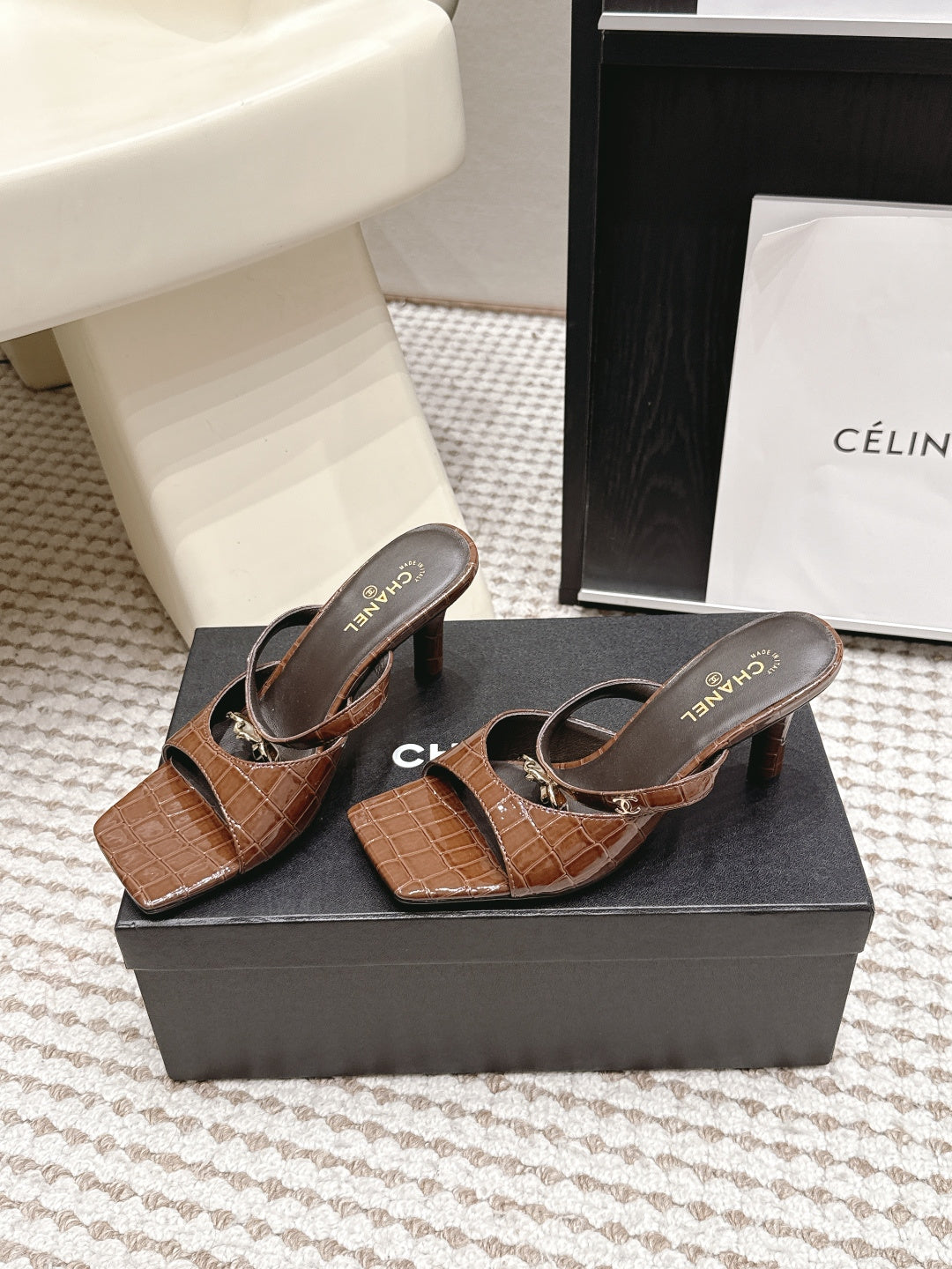 Chanel 2026 High-Heeled Crocodile-Patterned Sandal Leather 930661
