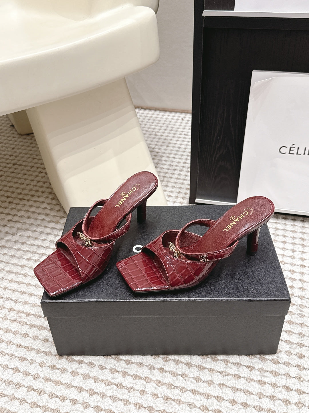 Chanel 2026 High-Heeled Crocodile-Patterned Sandal Leather 930661