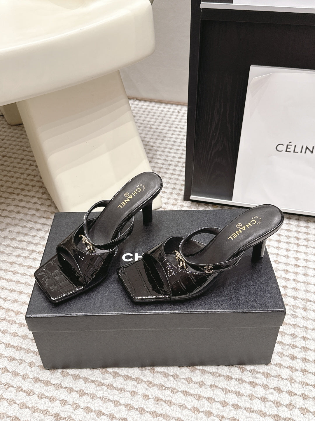 Chanel 2026 High-Heeled Crocodile-Patterned Sandal Leather 930661