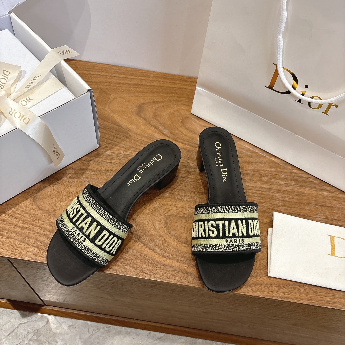 CD 26s Embroidered Sandals 45 Canvas Cowhide 685519