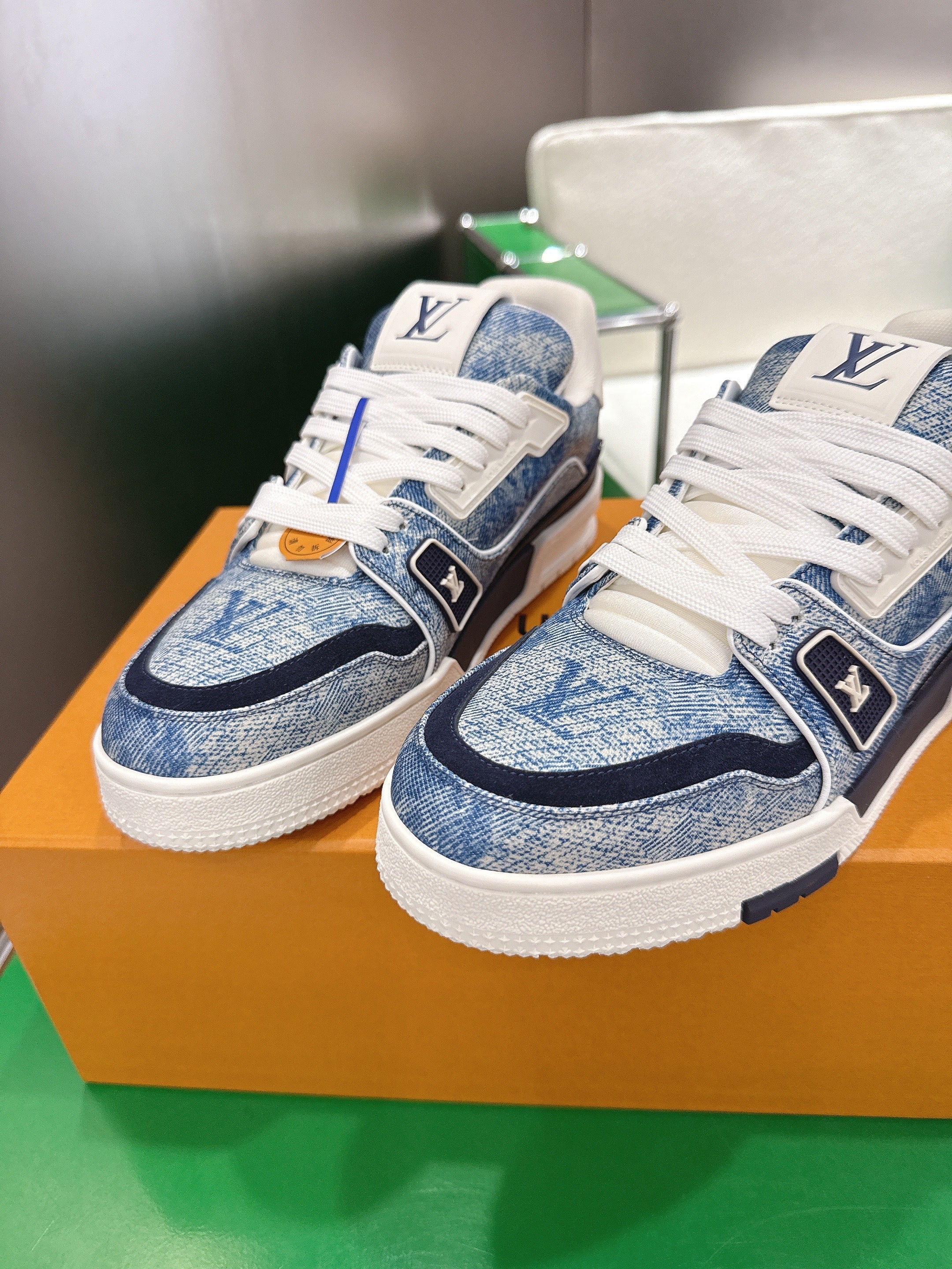 LV 26ss Trainer Sneakers White Blue Denim Cowhide 632146