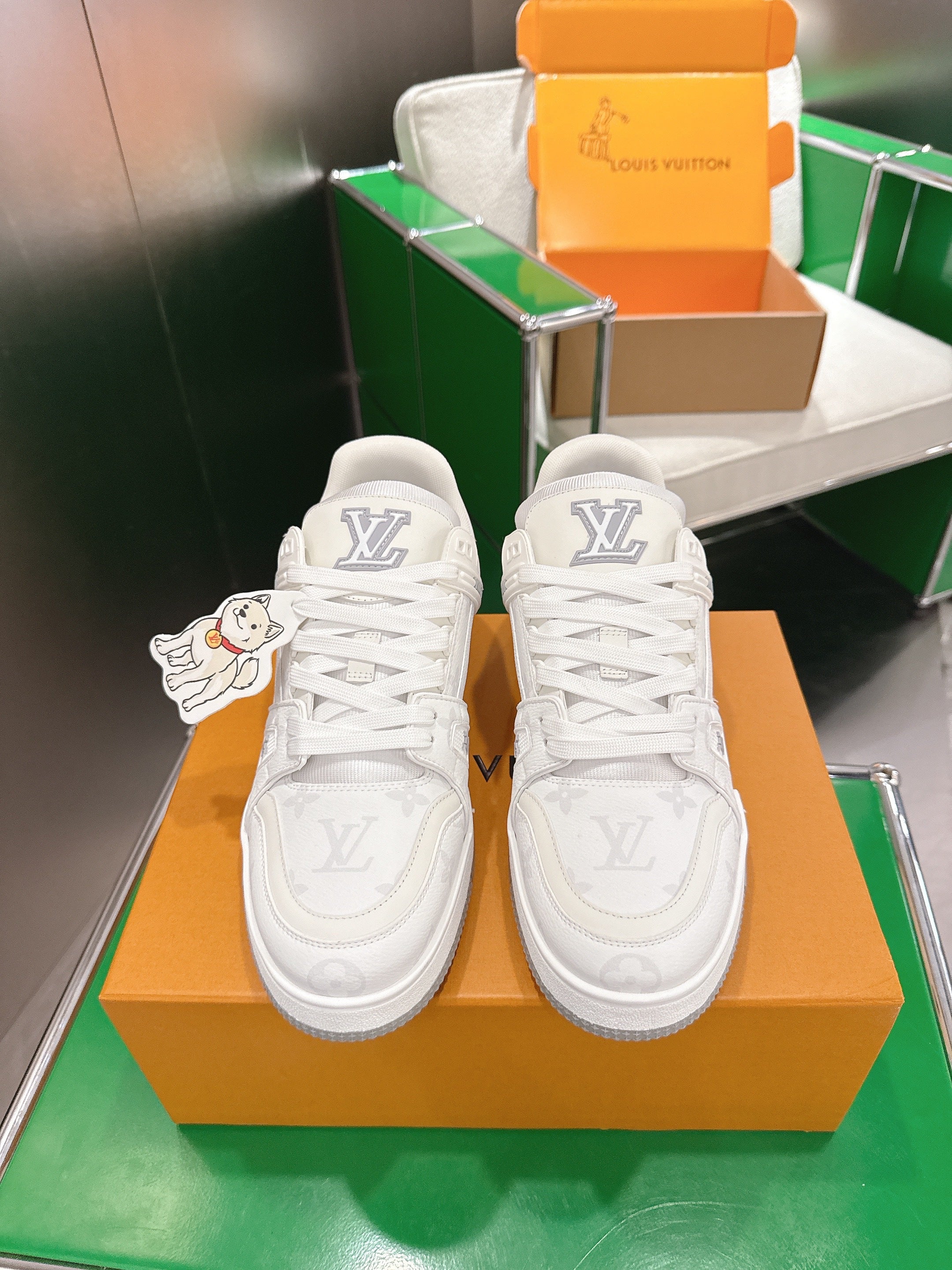 LV 26ss Trainer Sneakers White Cowhide 632150