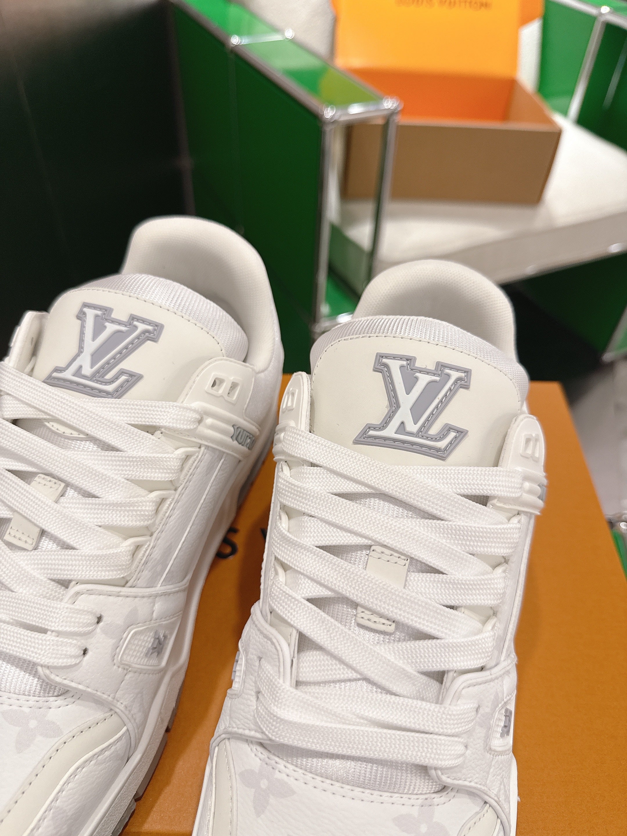 LV 26ss Trainer Sneakers White Cowhide 632150