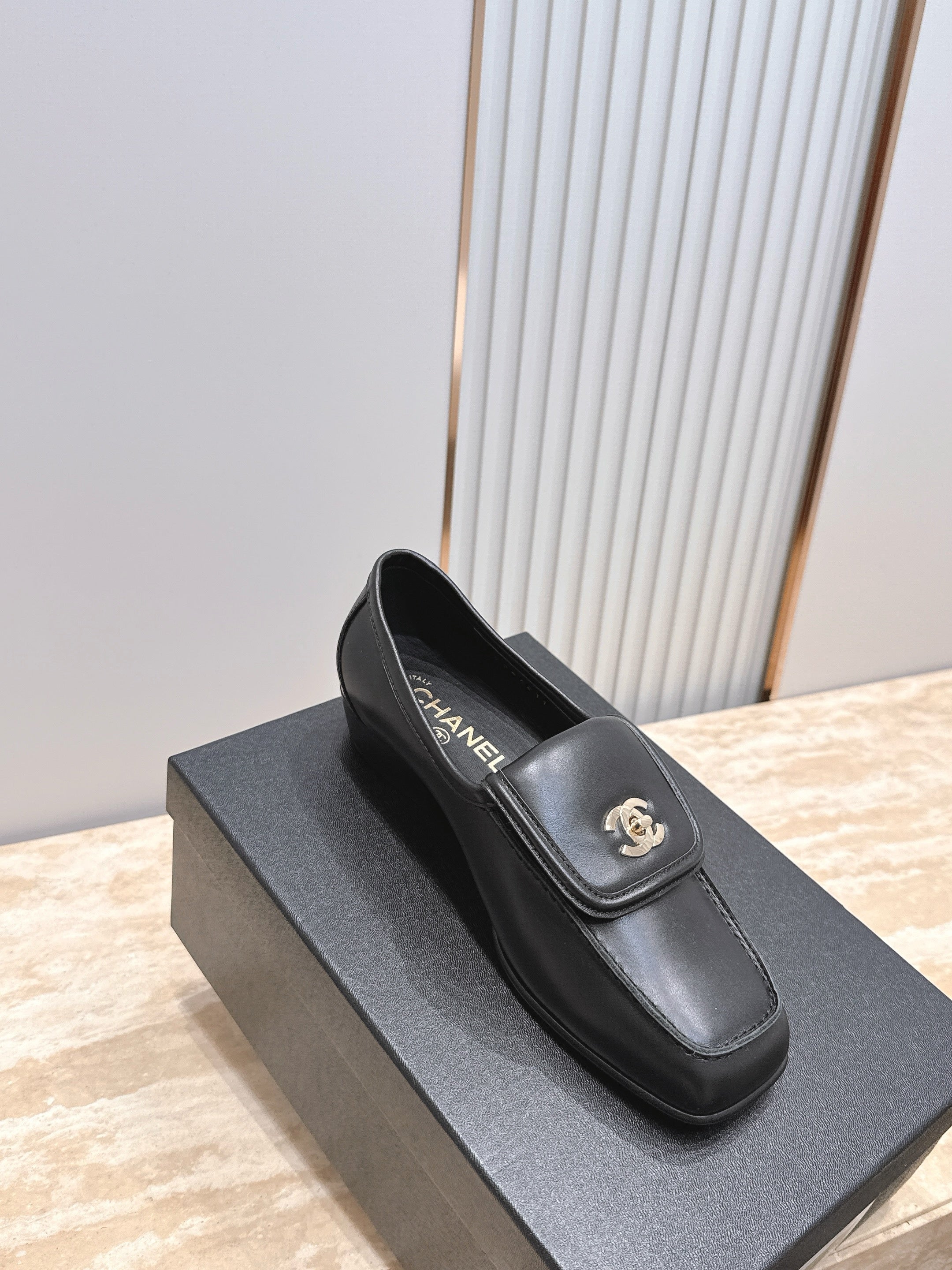 Channel 2026 Loafer 35mm Suede Calfskin 899062