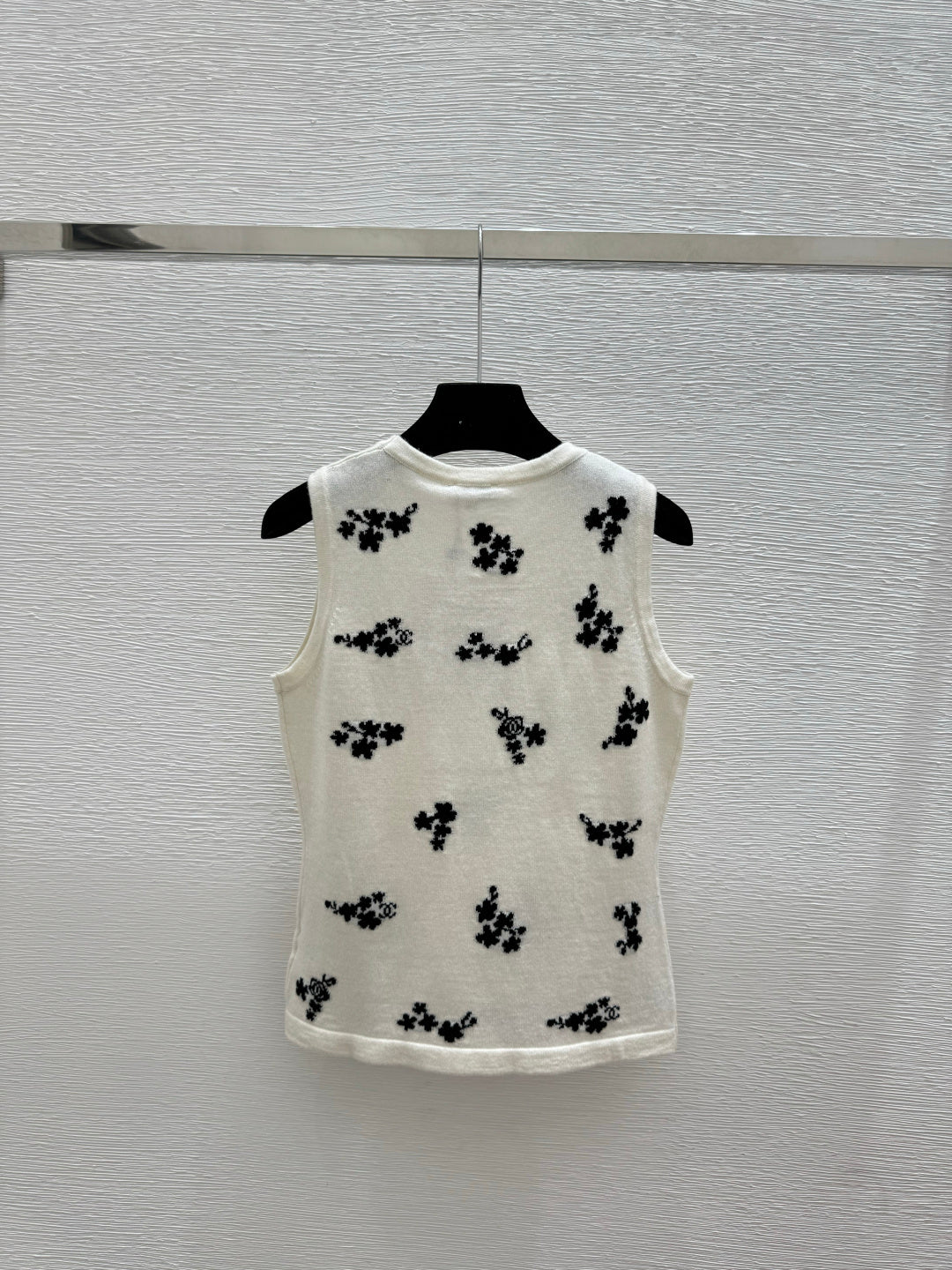 Chanel 2026 Floral Crew Neck Knit Vest Wool 363301