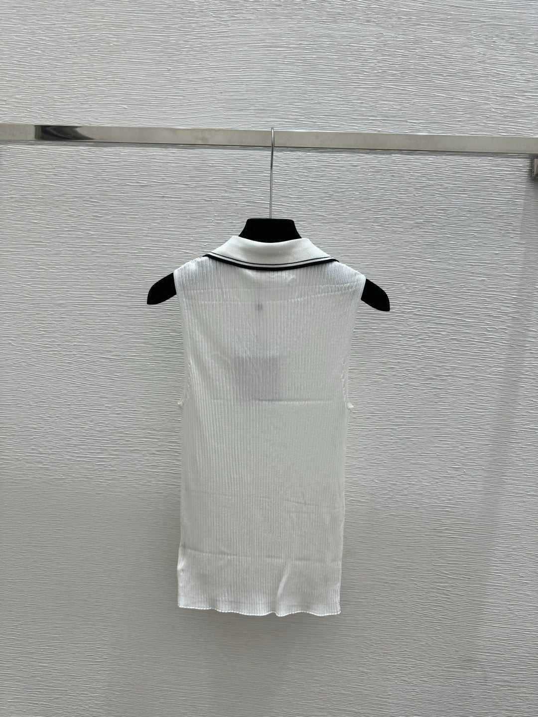 Chanel 2026 Collared Knit Vest Wool 365299