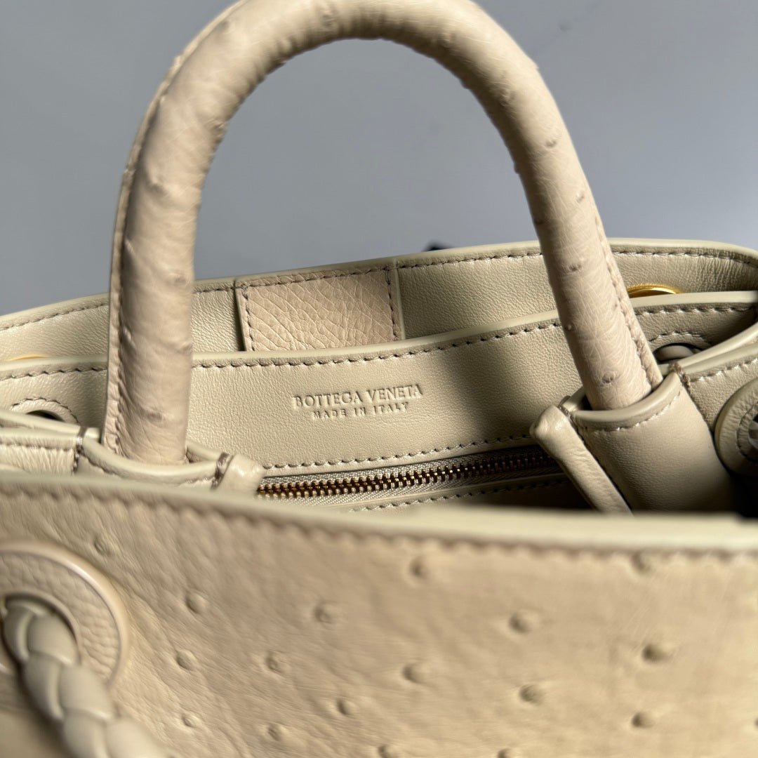 Bottega Veneta 2026 Andiamo Bag 20.5cm Light Butterscotch Ostrich Leather 137038