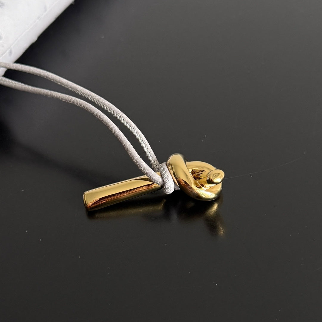 Bottega Veneta 2026 Andiamo Clutch 31cm Light Gray Ostrich Leather 136971