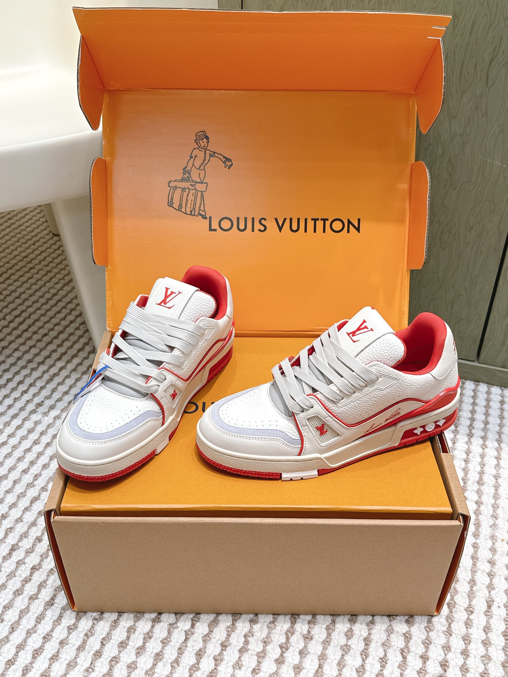 LV 26ss Trainer Sneakers White Red Cowhide 657900