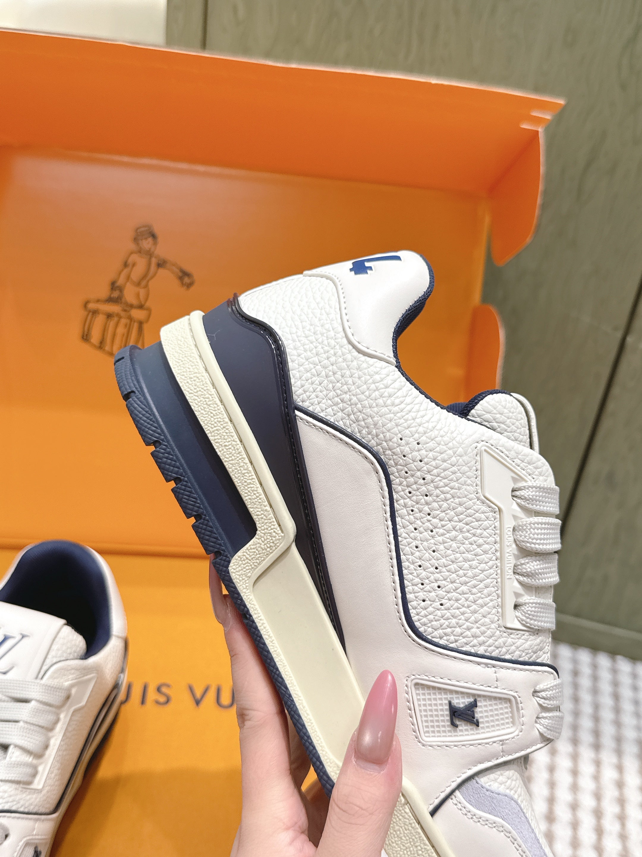 LV 26ss Trainer Sneakers White Navy Blue Cowhide 657902