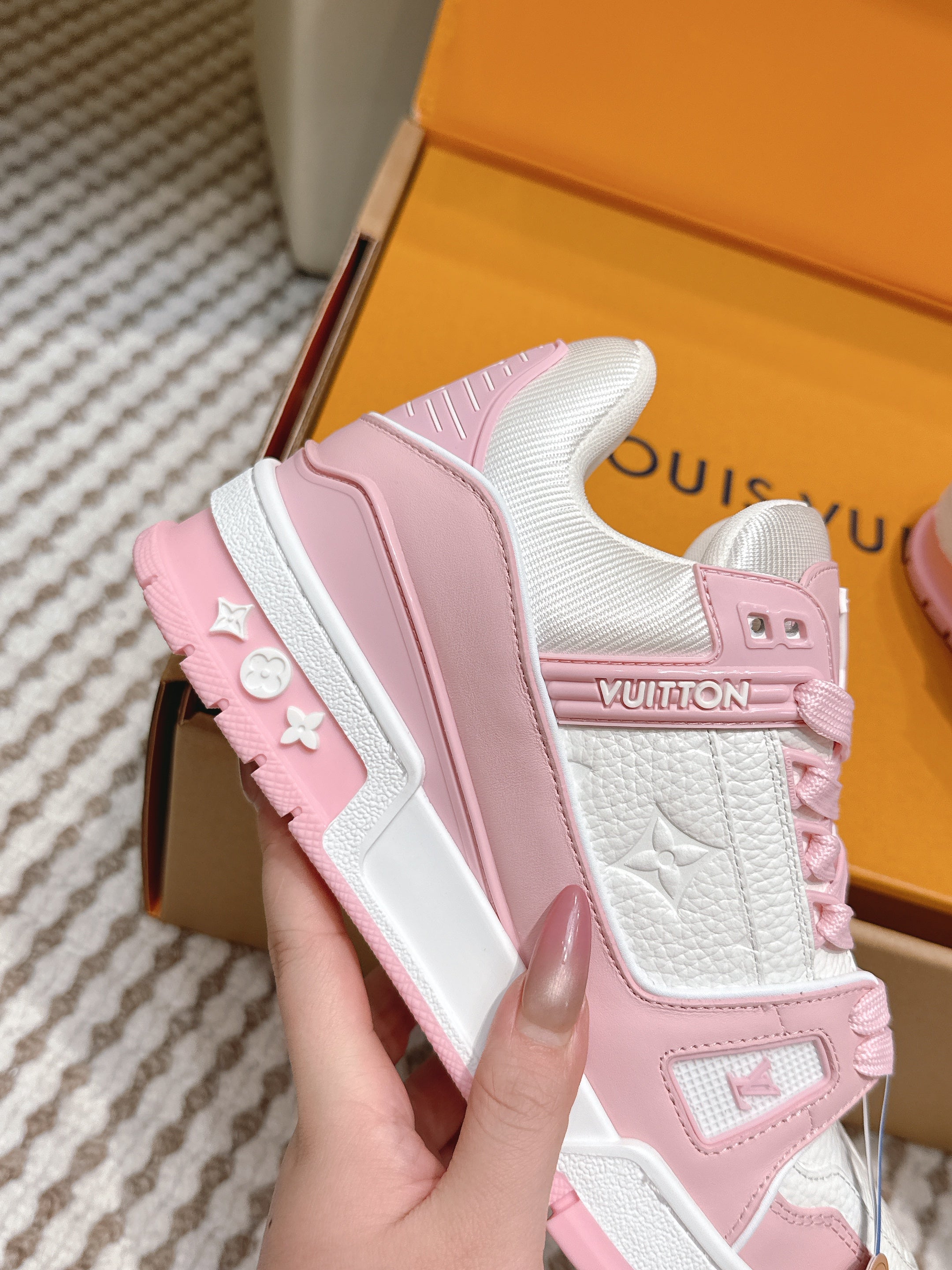 LV 26ss Trainer Sneakers White Light Pink Denim Cowhide 657909