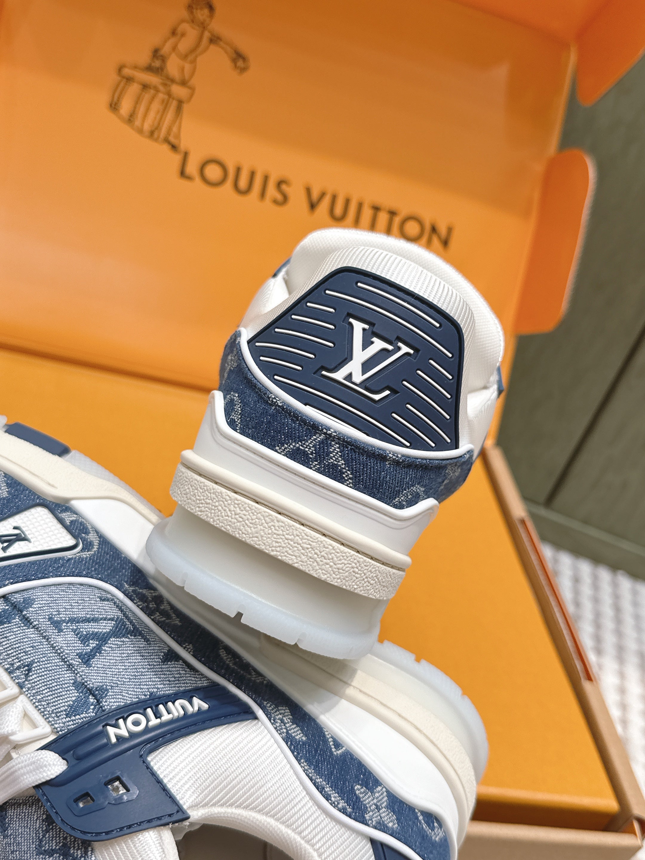 LV 26ss Trainer Sneakers White Blue Denim Cowhide 657913