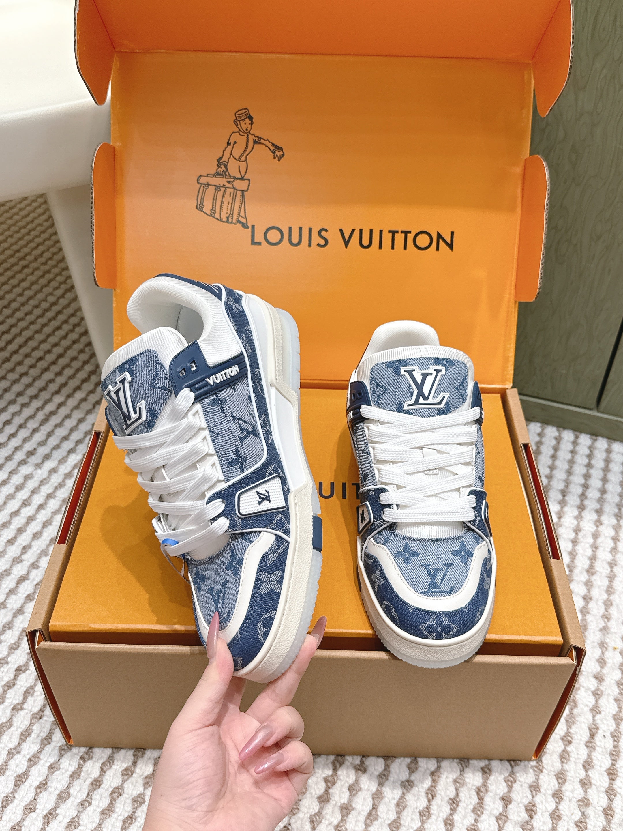 LV 26ss Trainer Sneakers White Blue Denim Cowhide 657913