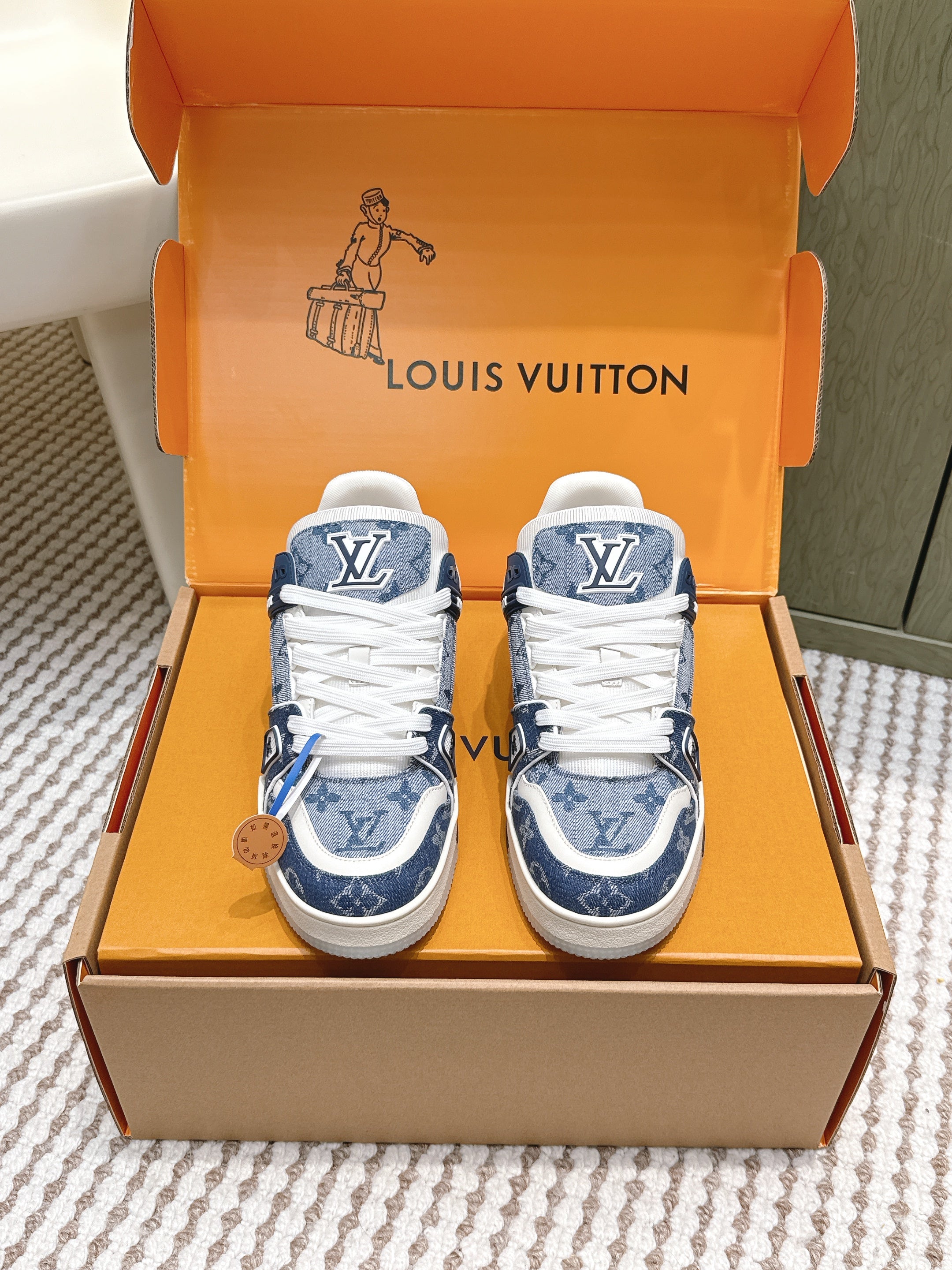 LV 26ss Trainer Sneakers White Blue Denim Cowhide 657913
