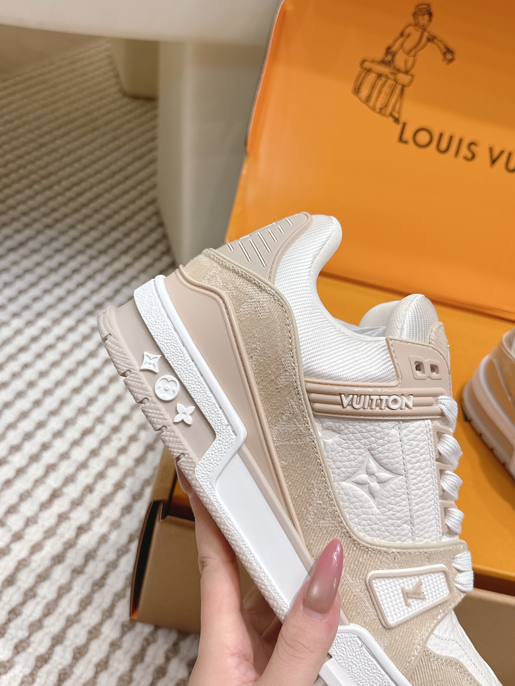 LV 26ss Trainer Sneakers White Beige Denim Cowhide 657914