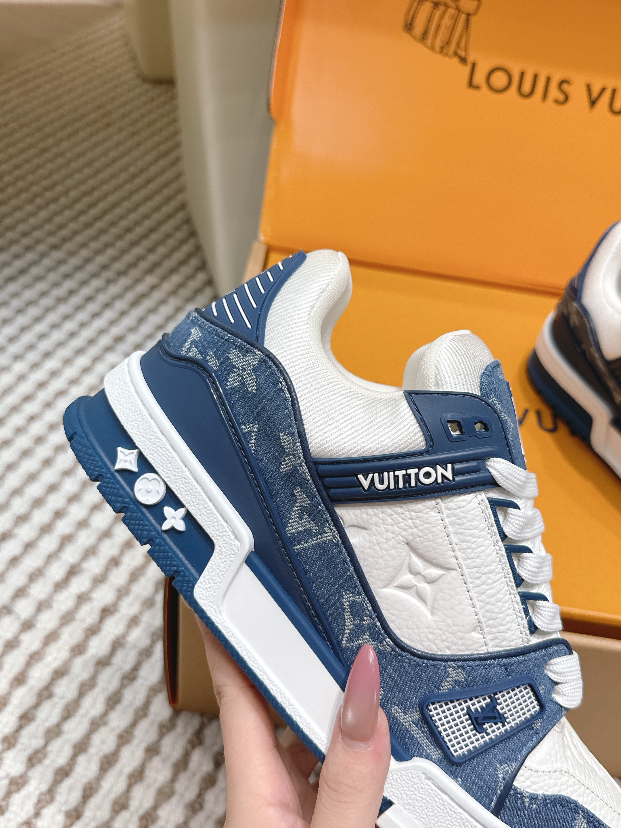 LV 26ss Trainer Sneakers White Dark Blue Denim Cowhide 657916
