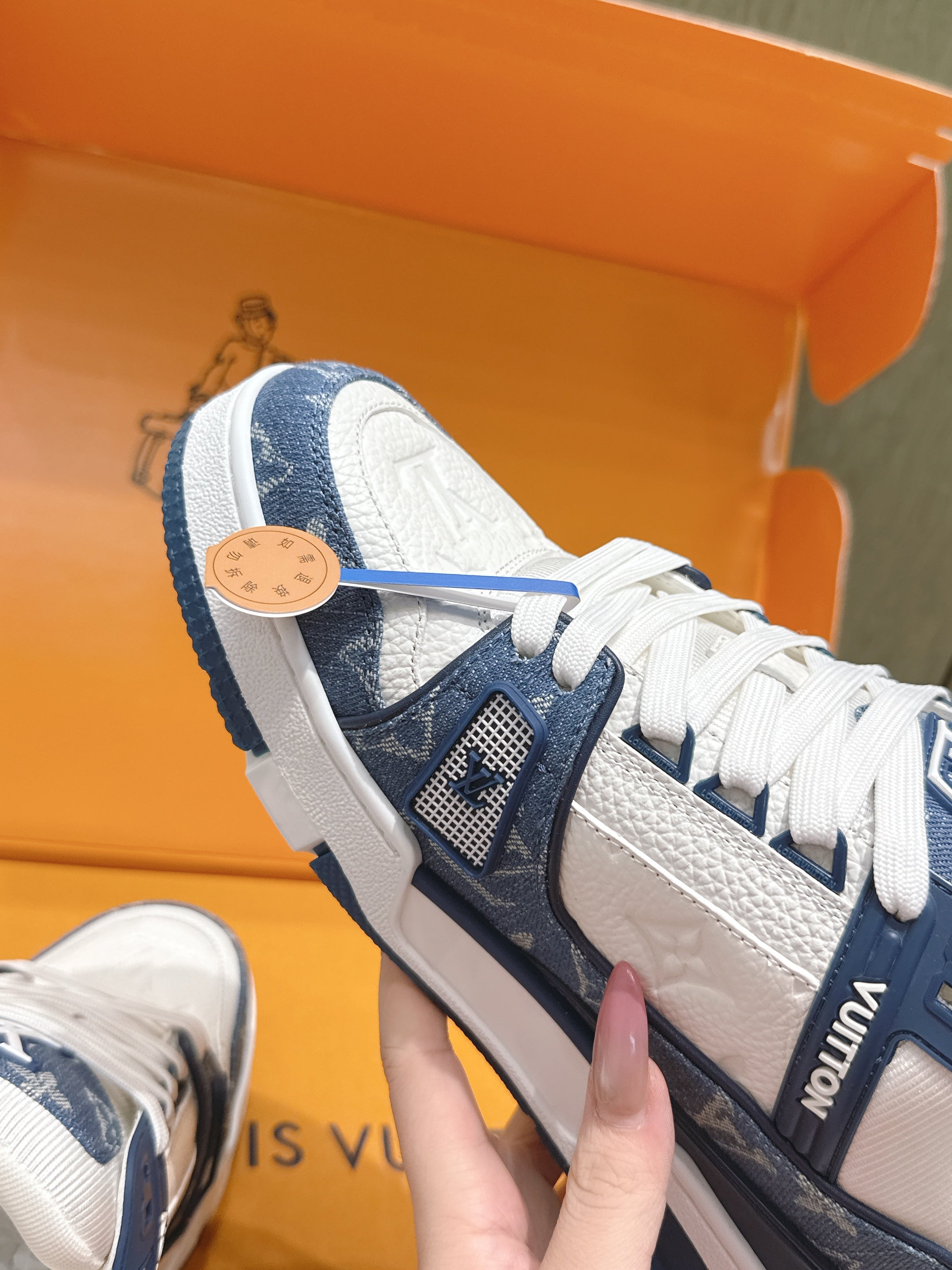 LV 26ss Trainer Sneakers White Dark Blue Denim Cowhide 657916
