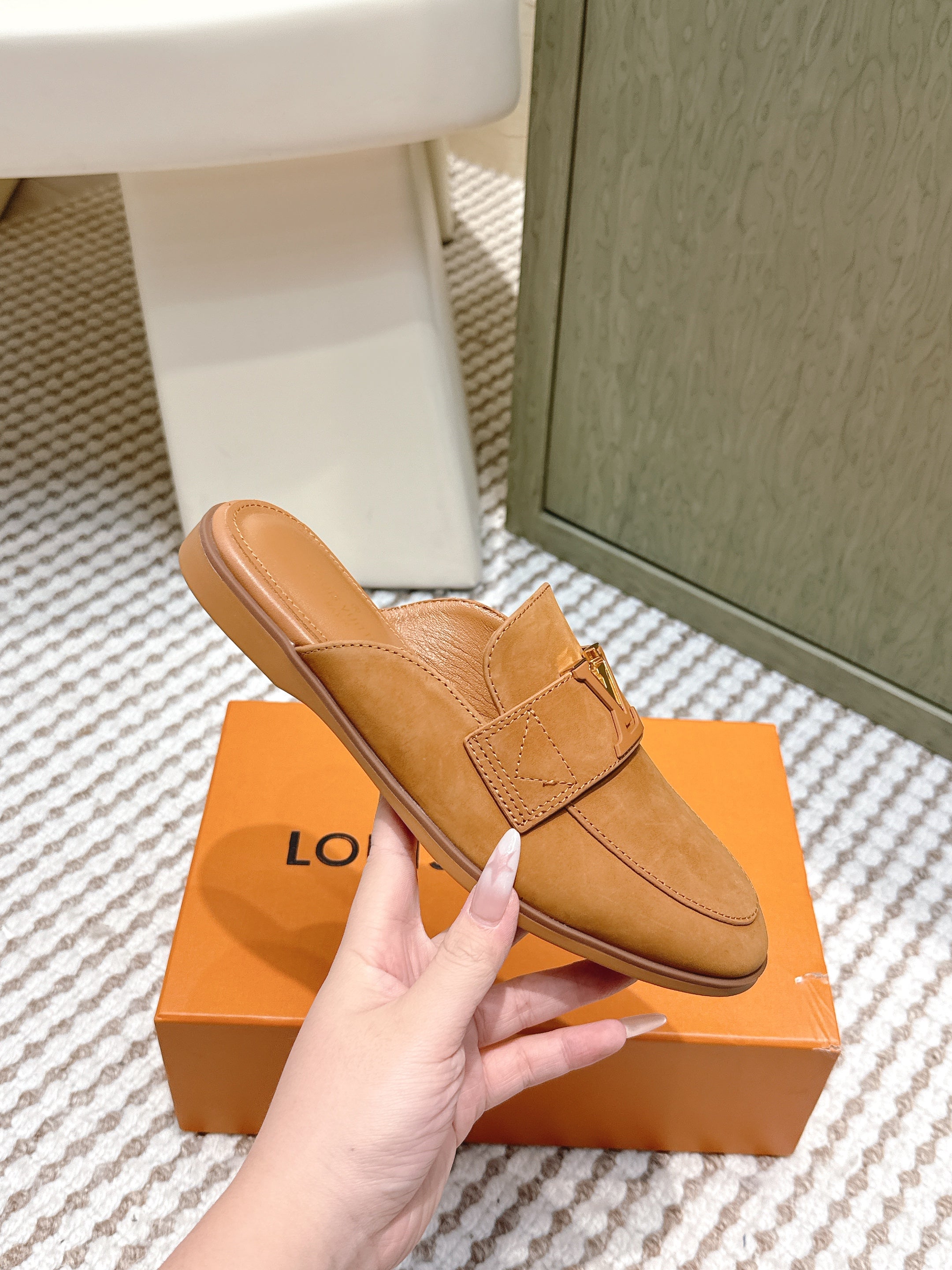 LV 26ss Mule Camel Brown Suede 657809