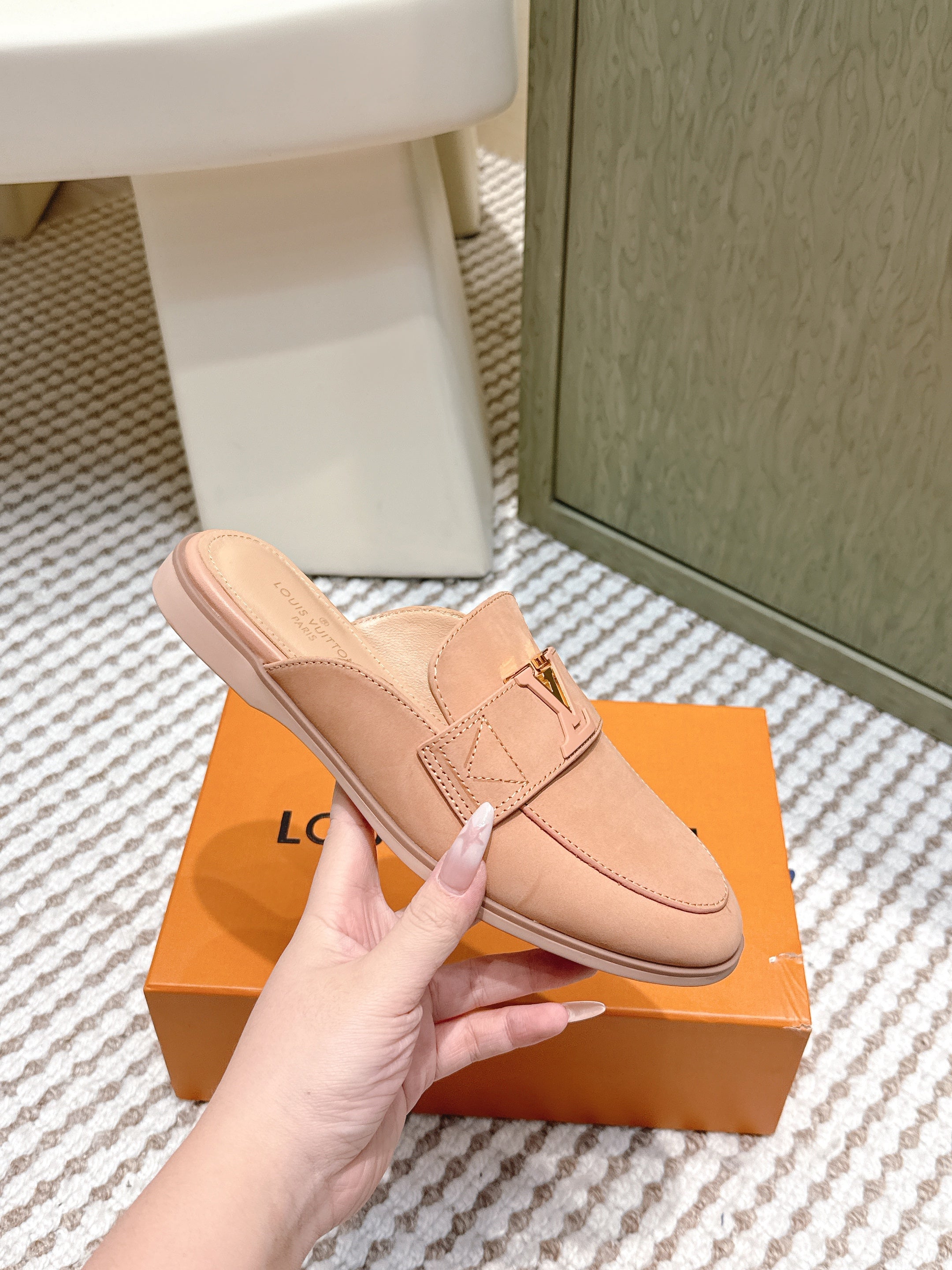 LV 26ss Mule Dusty Peach Nude Suede 657810