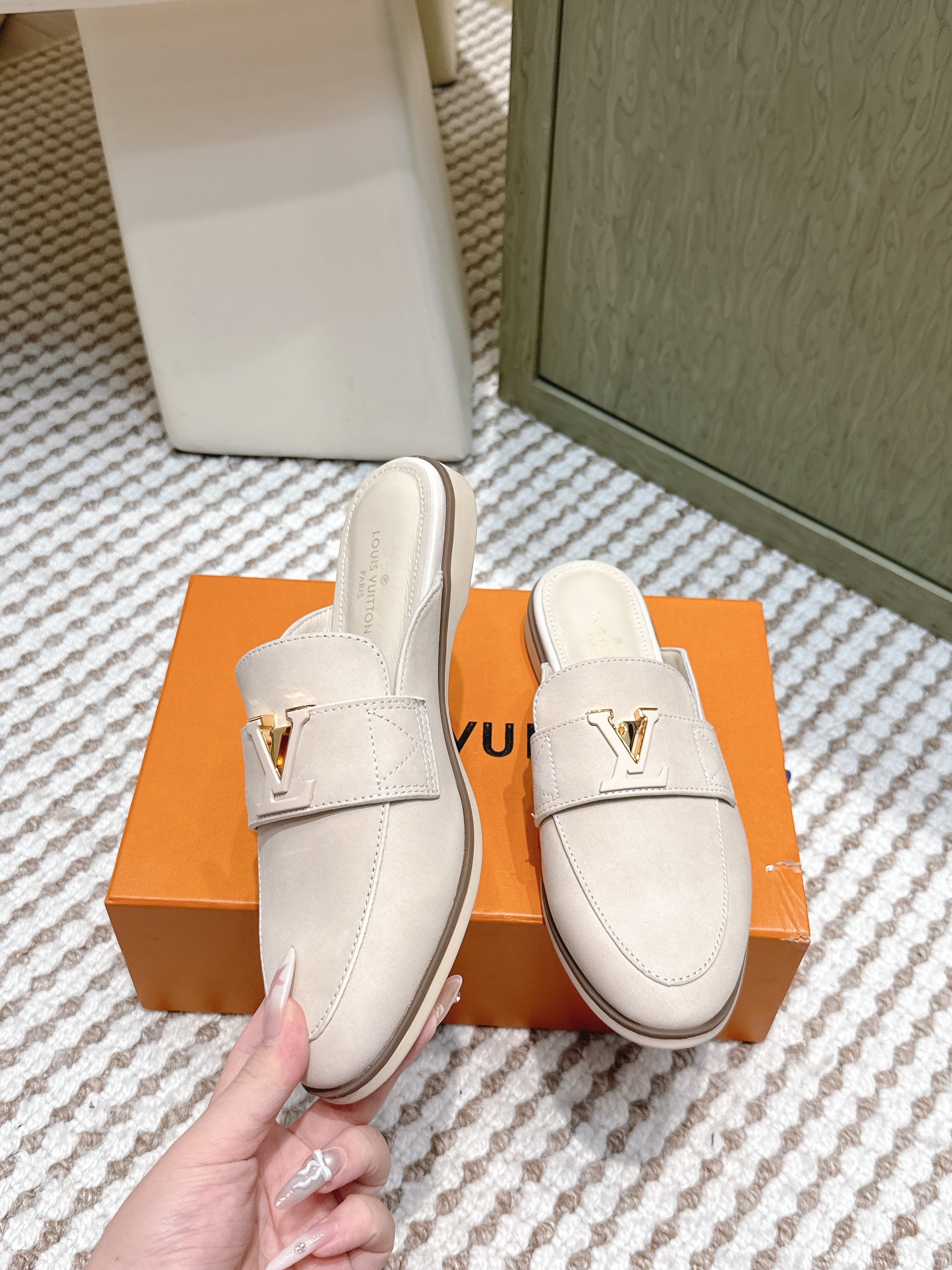 LV 26ss Mule Light Beige Suede 657812