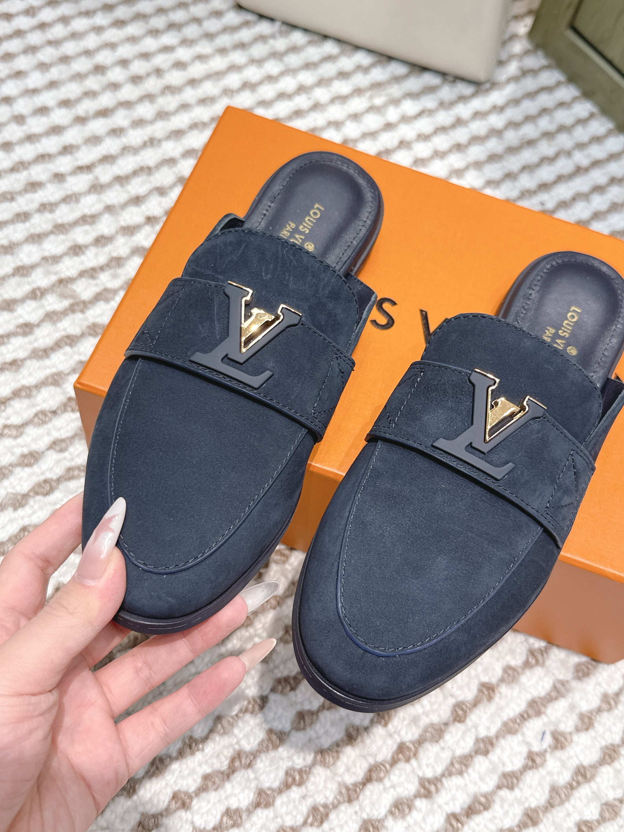 LV 26ss Mule Navy Blue Suede 657813