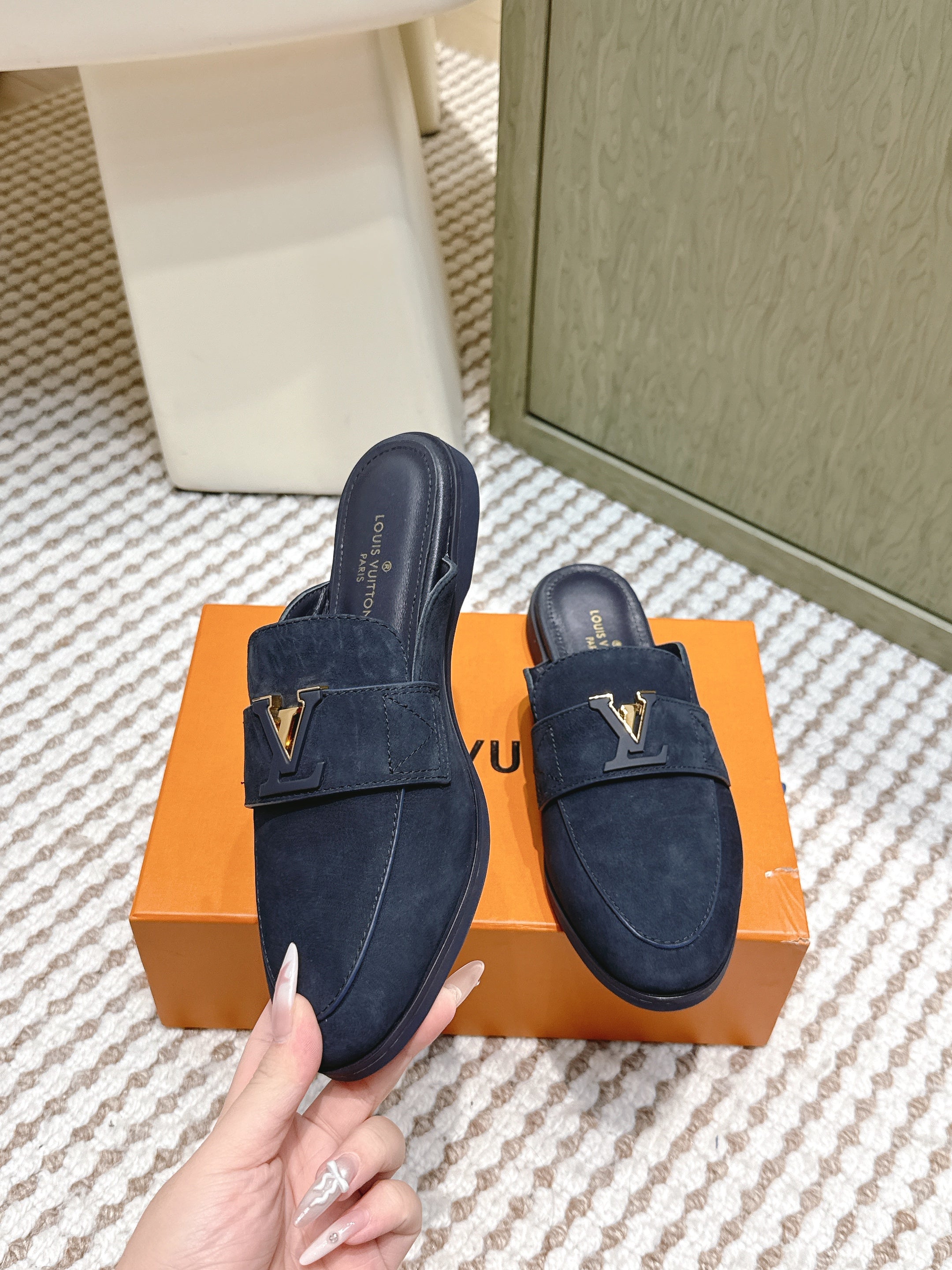 LV 26ss Mule Navy Blue Suede 657813
