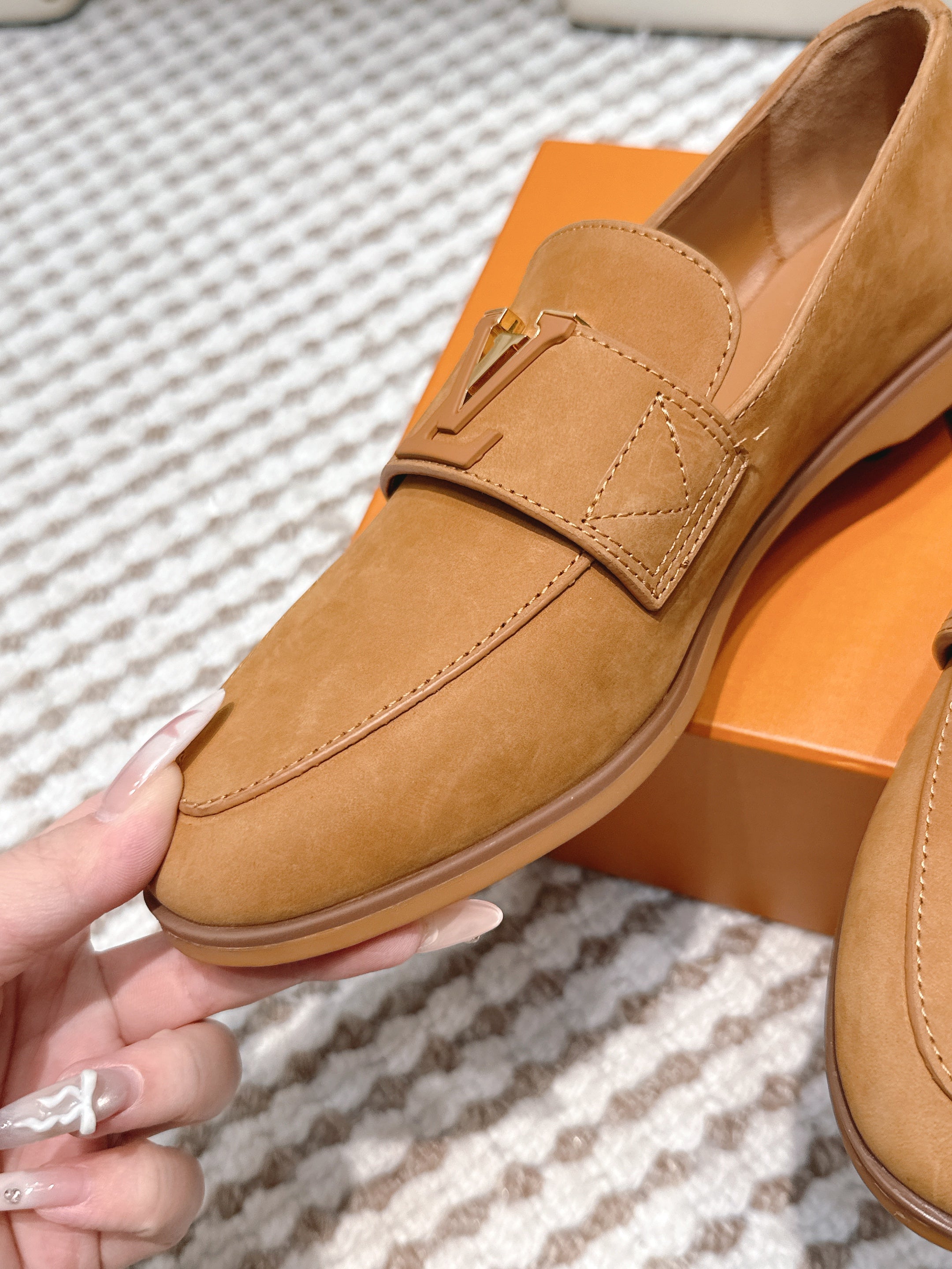 LV 26ss Loafers Camel Brown Suede 657814
