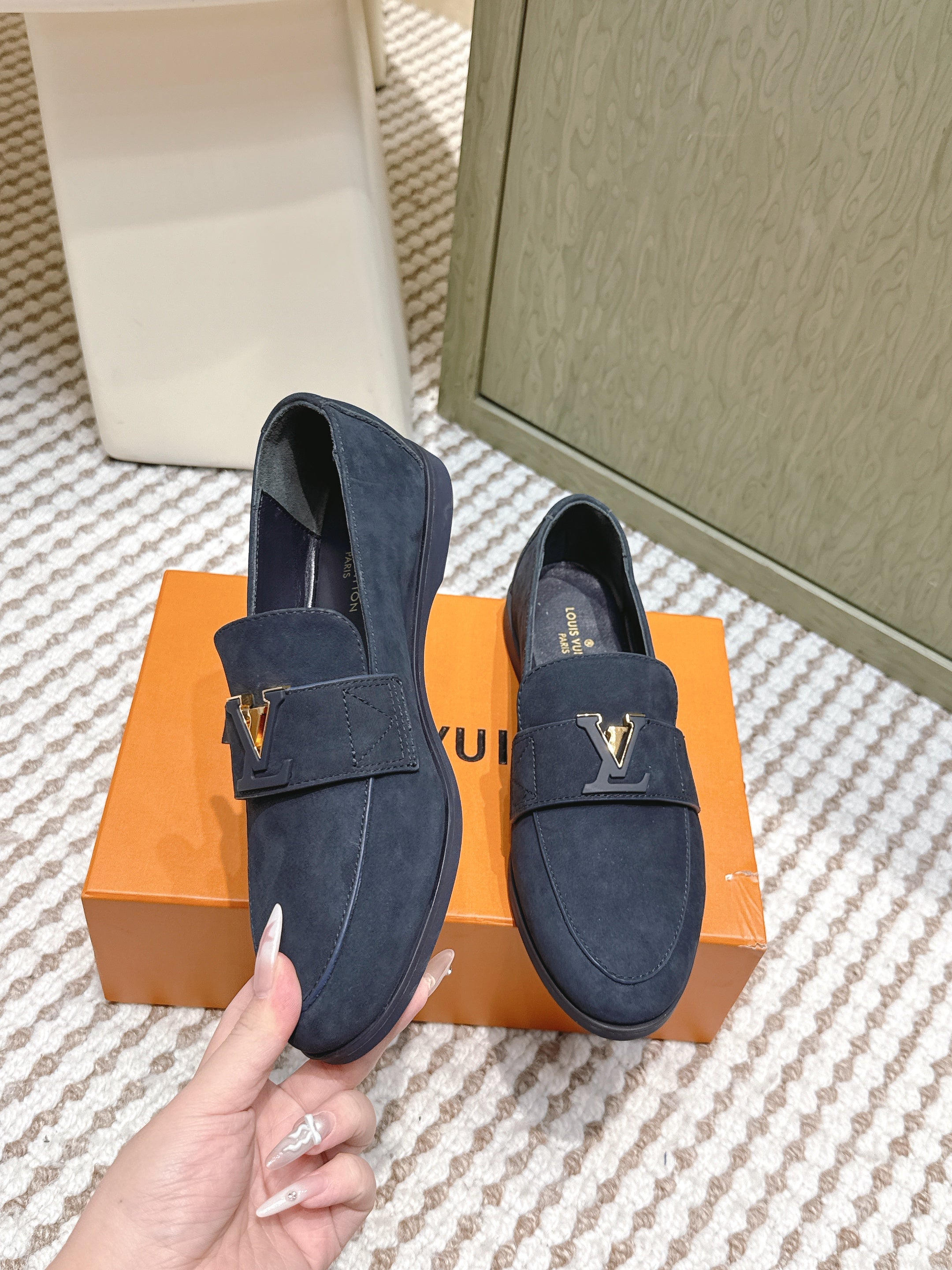 LV 26ss Loafers Navy Blue Suede 657818