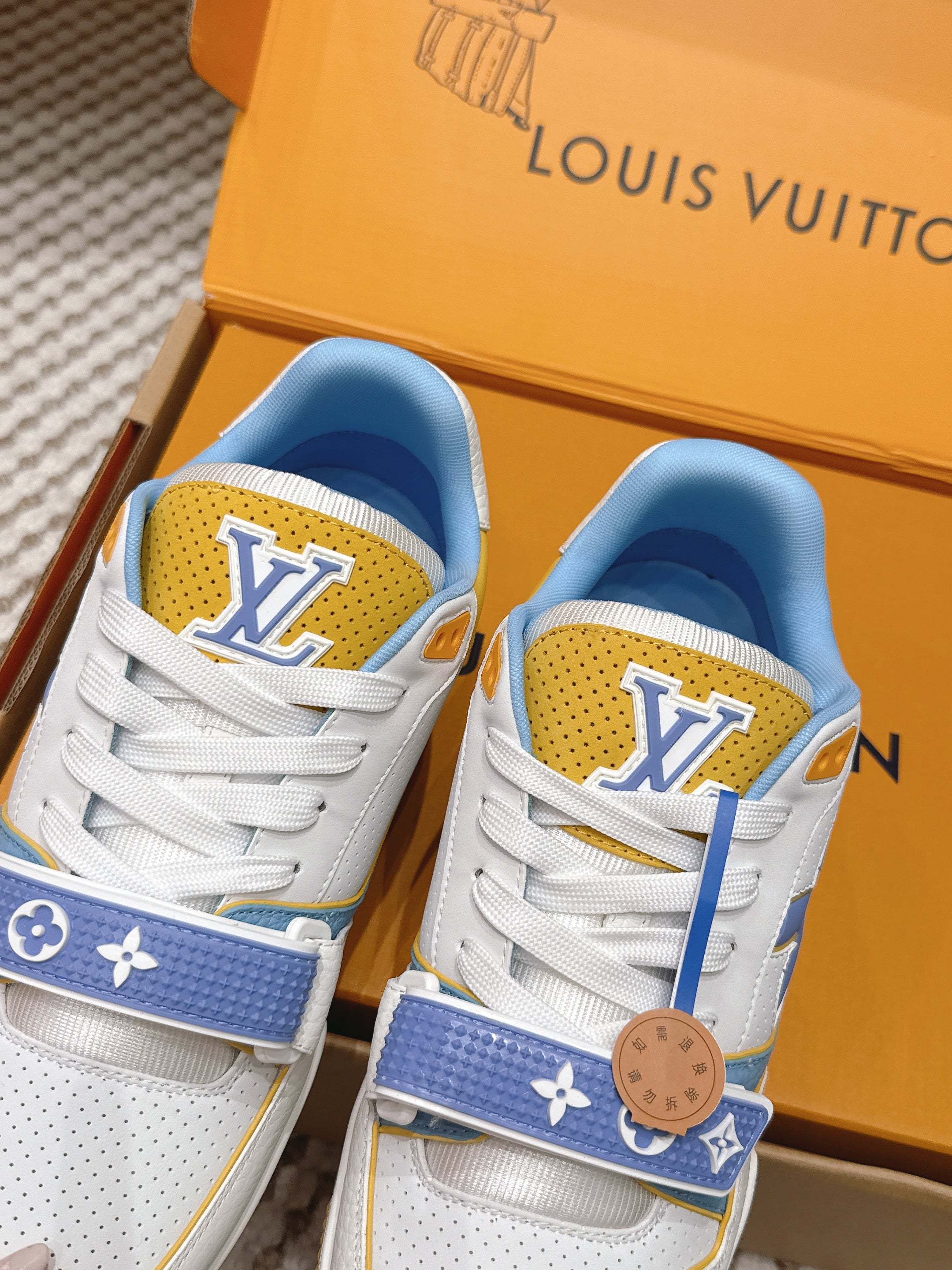 LV 26ss Trainer Sneakers White Blue Yellow Cowhide 657927