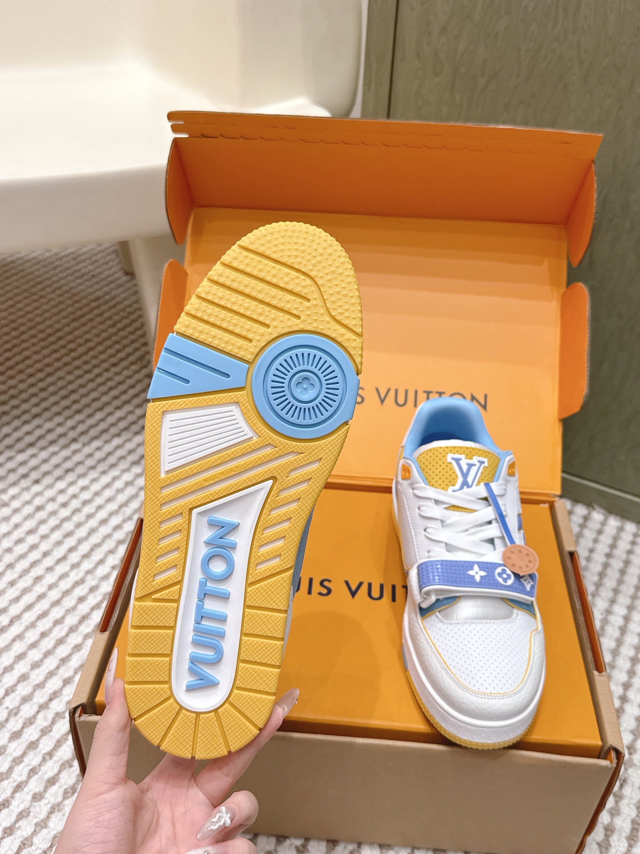 LV 26ss Trainer Sneakers White Blue Yellow Cowhide 657927