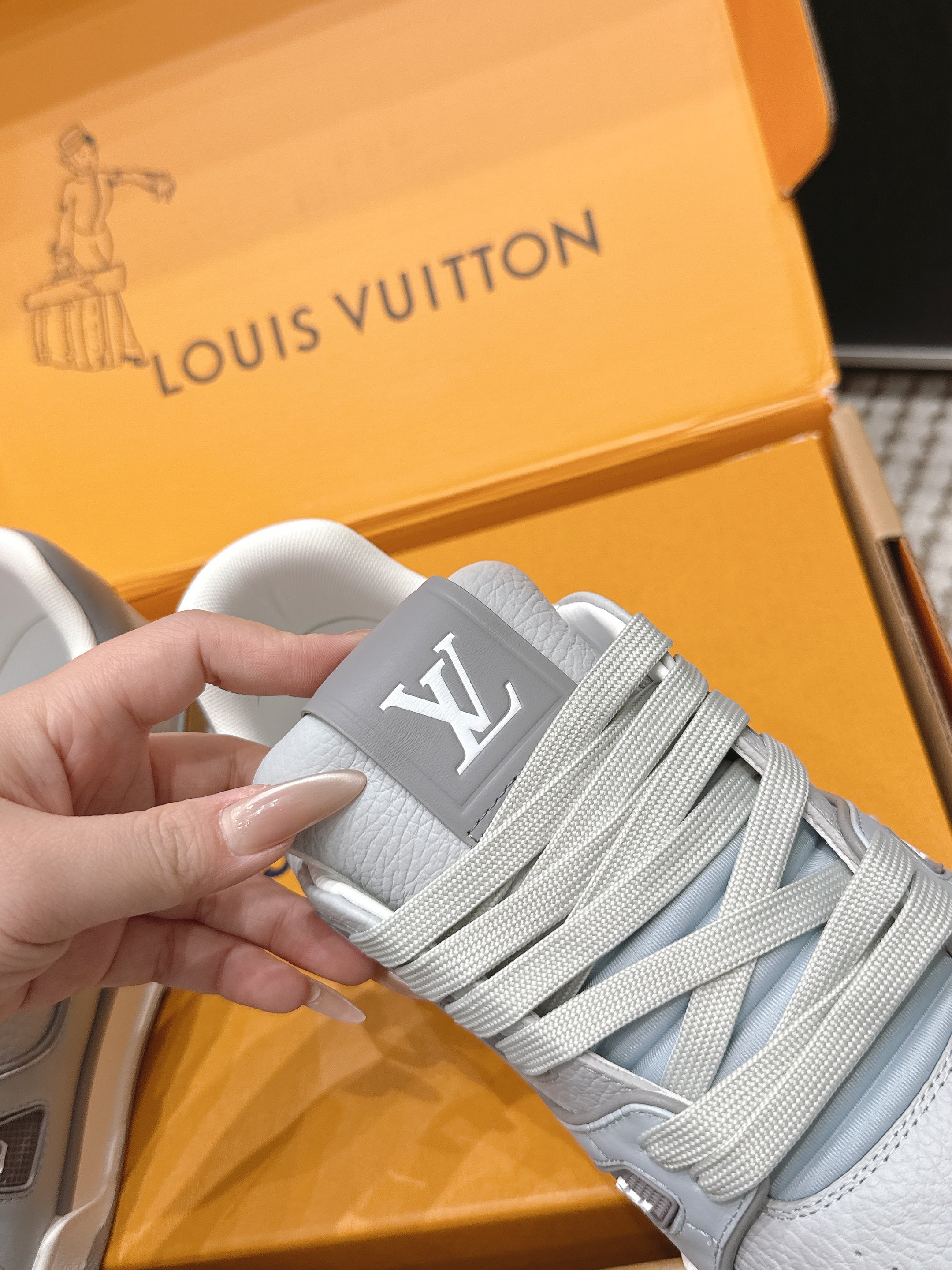 LV 26ss Trainer Sneakers Gray Cowhide 657938