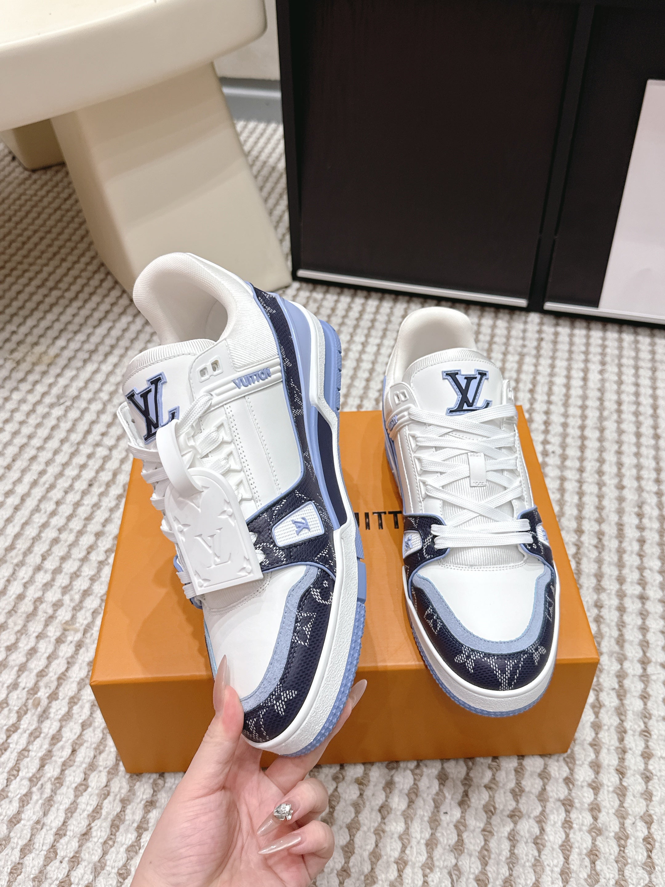 LV 26ss Trainer Sneakers White Navy Blue Cowhide 632428