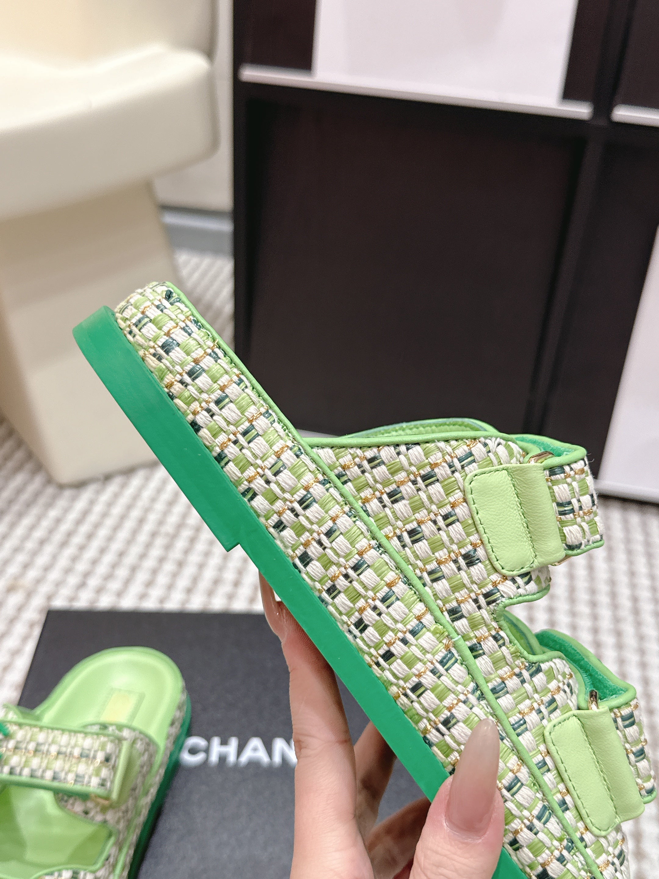CC 26s Sandals Light Green Beige Leather Raffia 632392