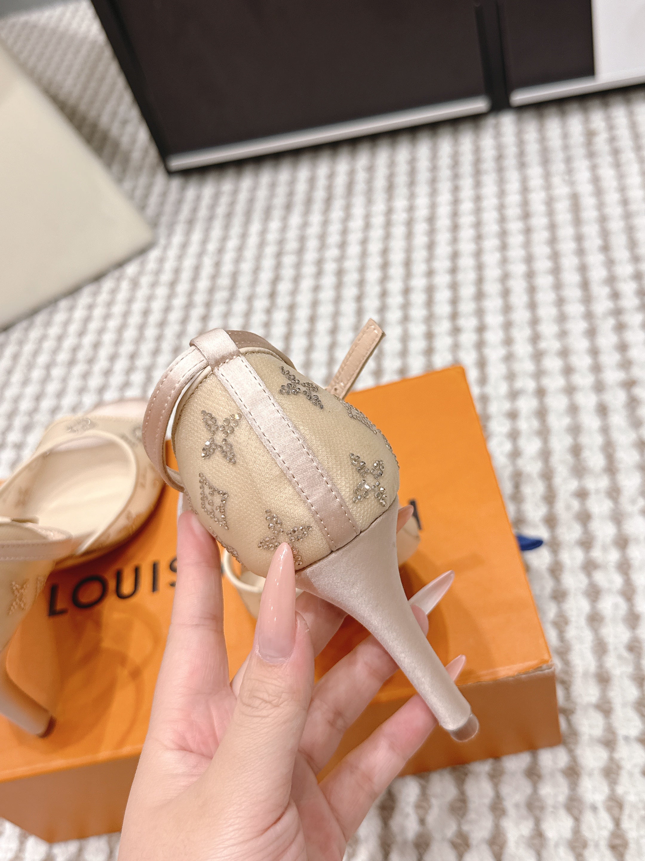 LV 26ss Peep-Toe Sandals 85 Beige Mesh 663224