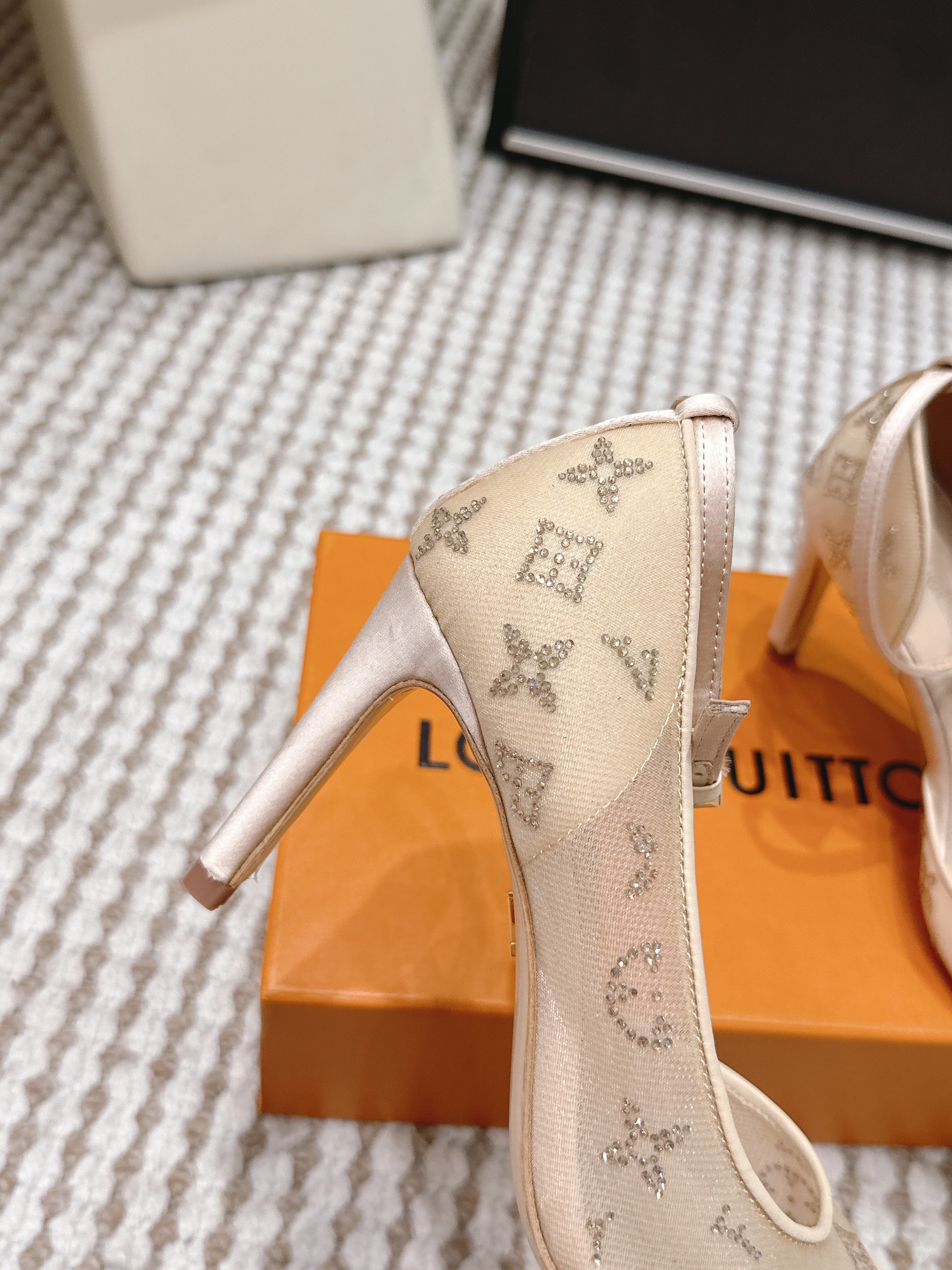 LV 26ss Peep-Toe Sandals 85 Beige Mesh 663224