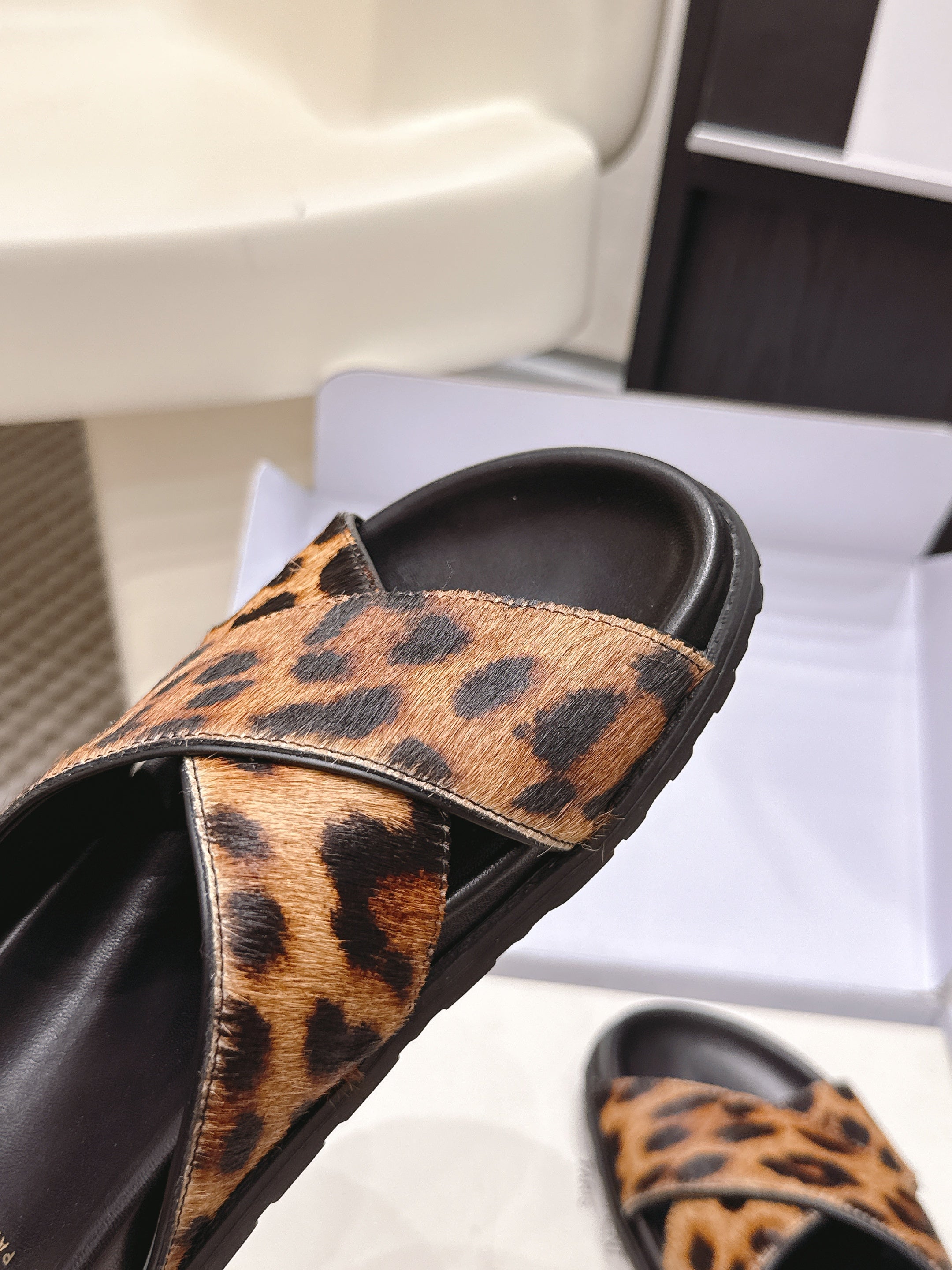 YSL 26ss Platform Slippers Black Leopard Print Leather 663218