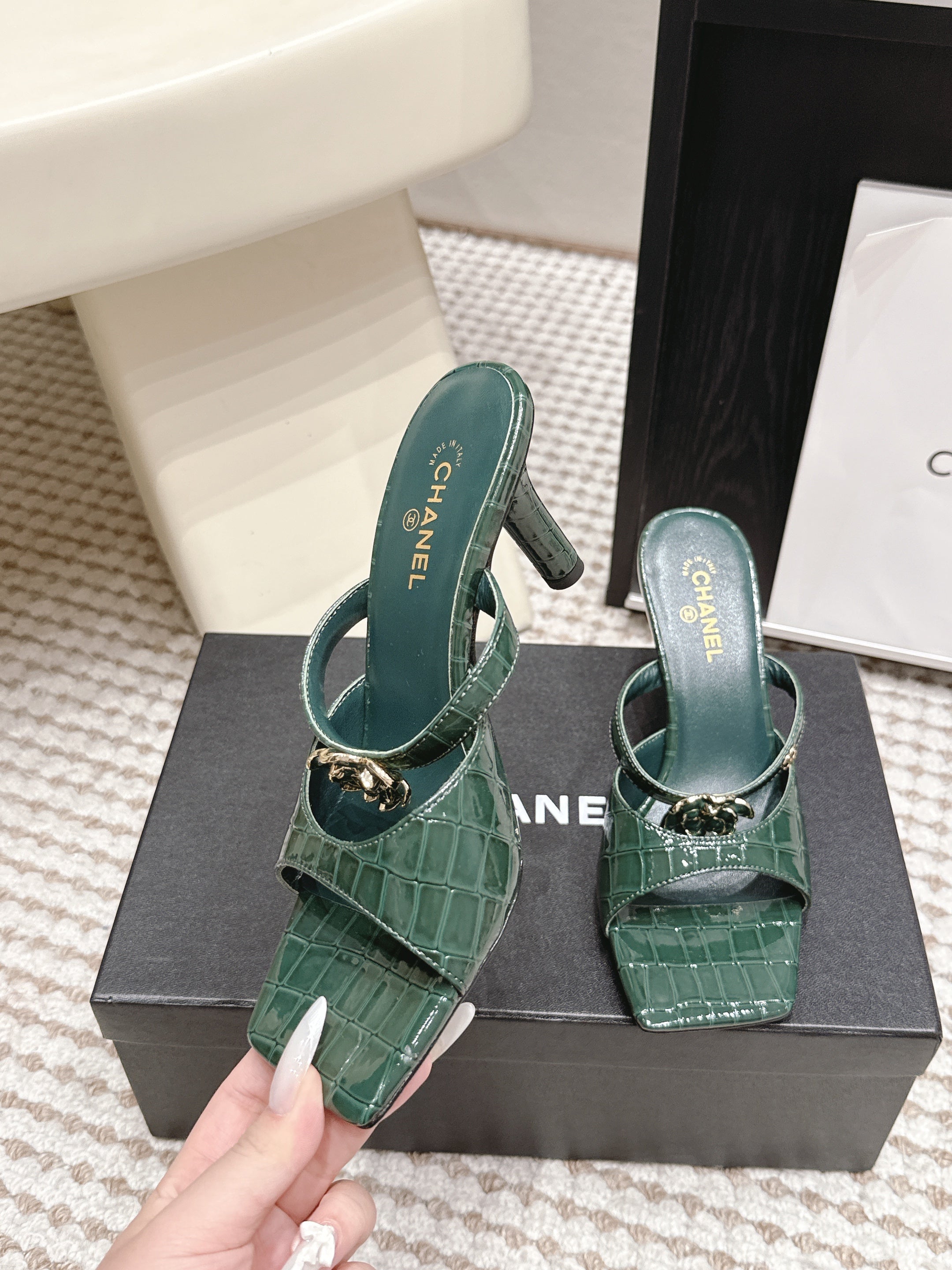 Chanel 2026 High-Heeled Crocodile-Patterned Sandal Leather 930661