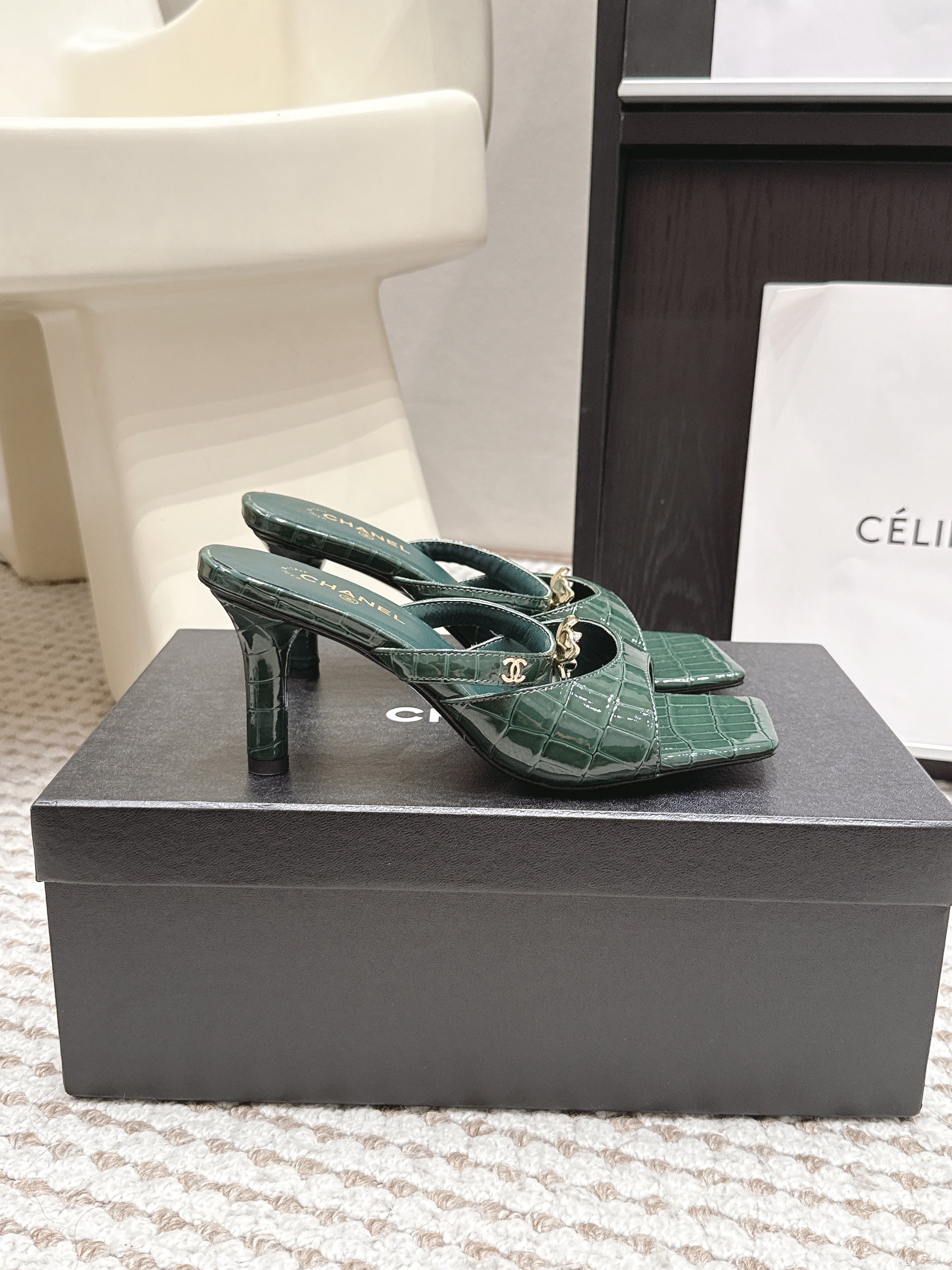 Chanel 2026 High-Heeled Crocodile-Patterned Sandal Leather 930661