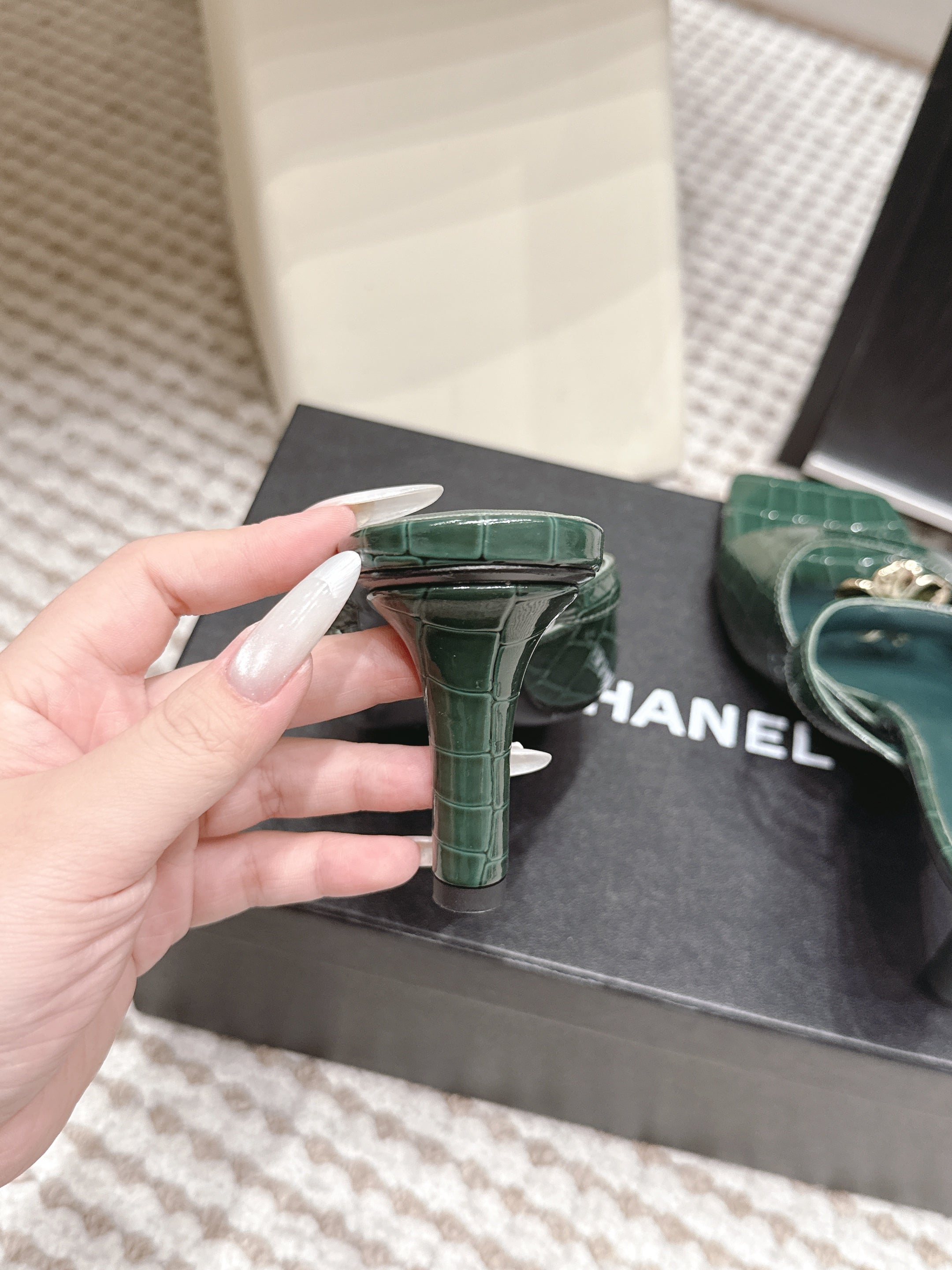 Chanel 2026 High-Heeled Crocodile-Patterned Sandal Leather 930661