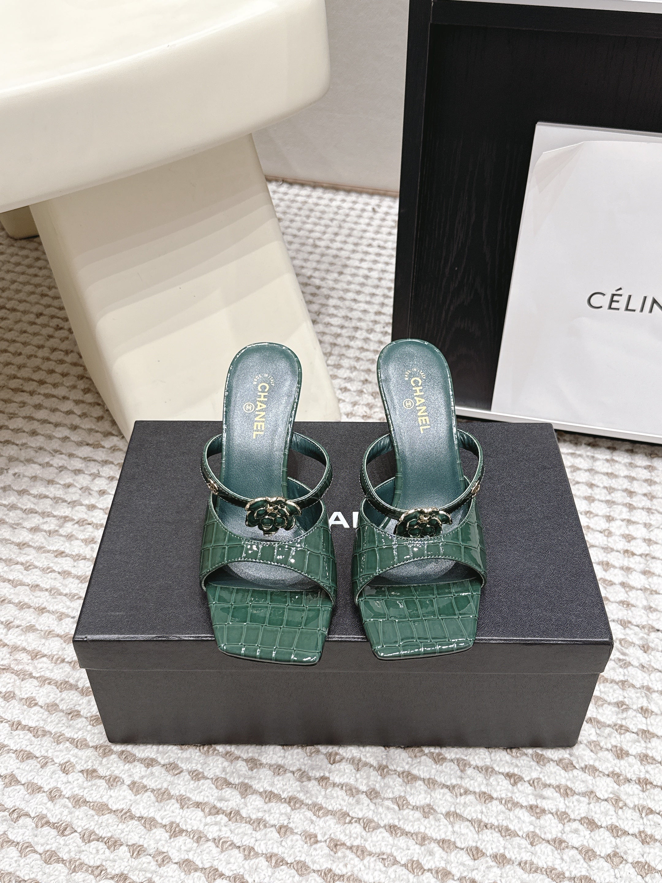 Chanel 2026 High-Heeled Crocodile-Patterned Sandal Leather 930661